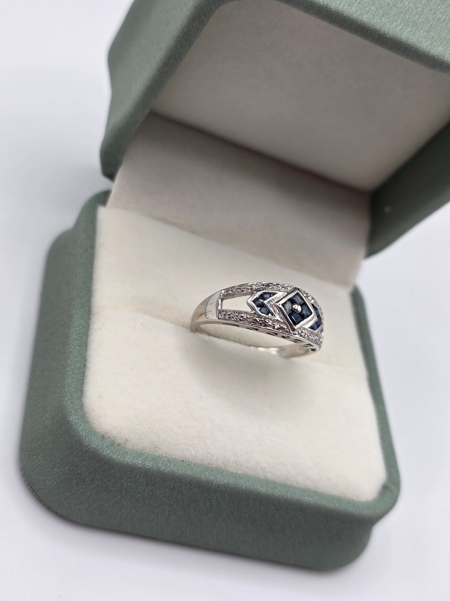 9ct white gold sapphire and diamond ring