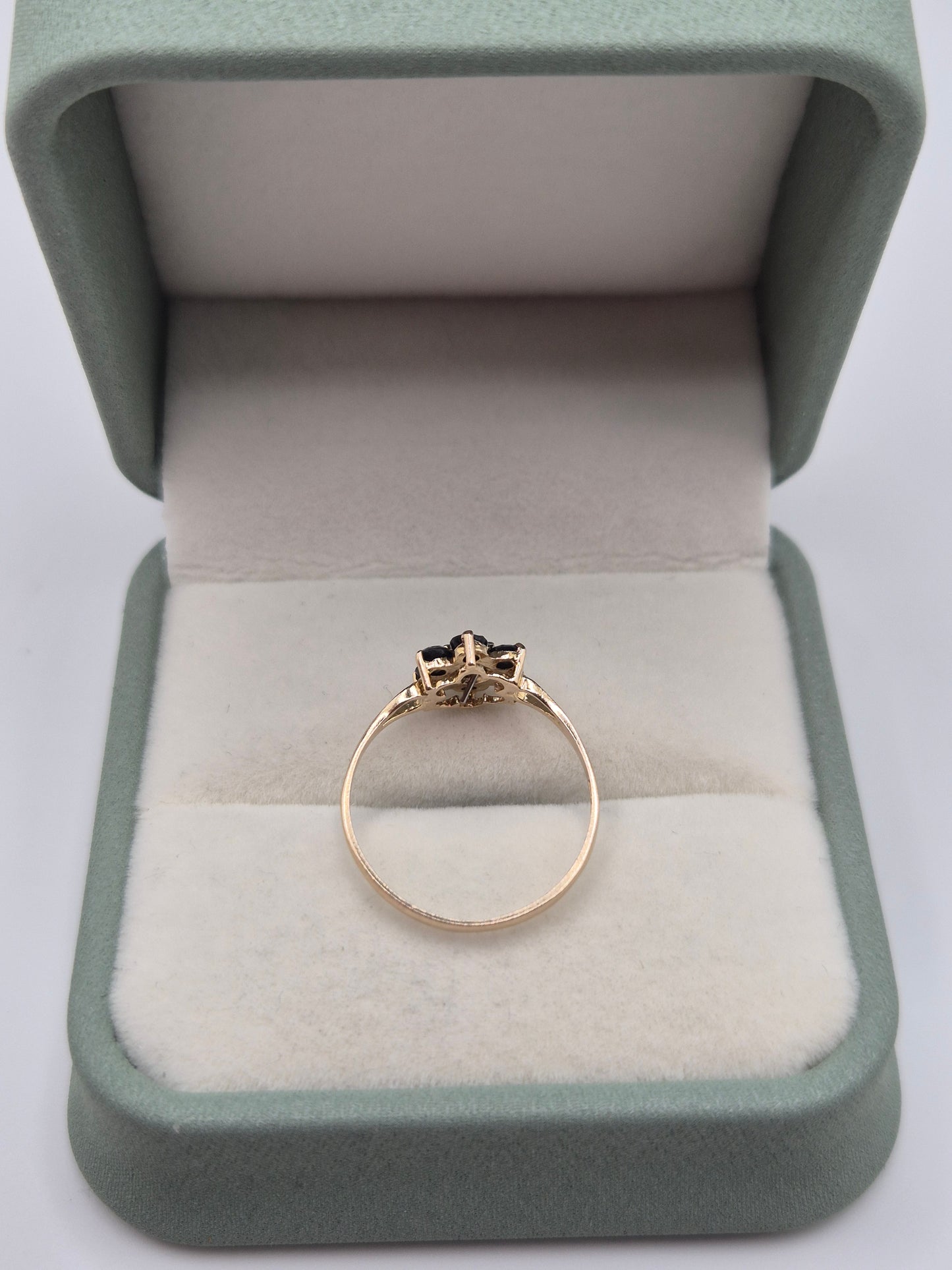 9ct gold sapphire ring