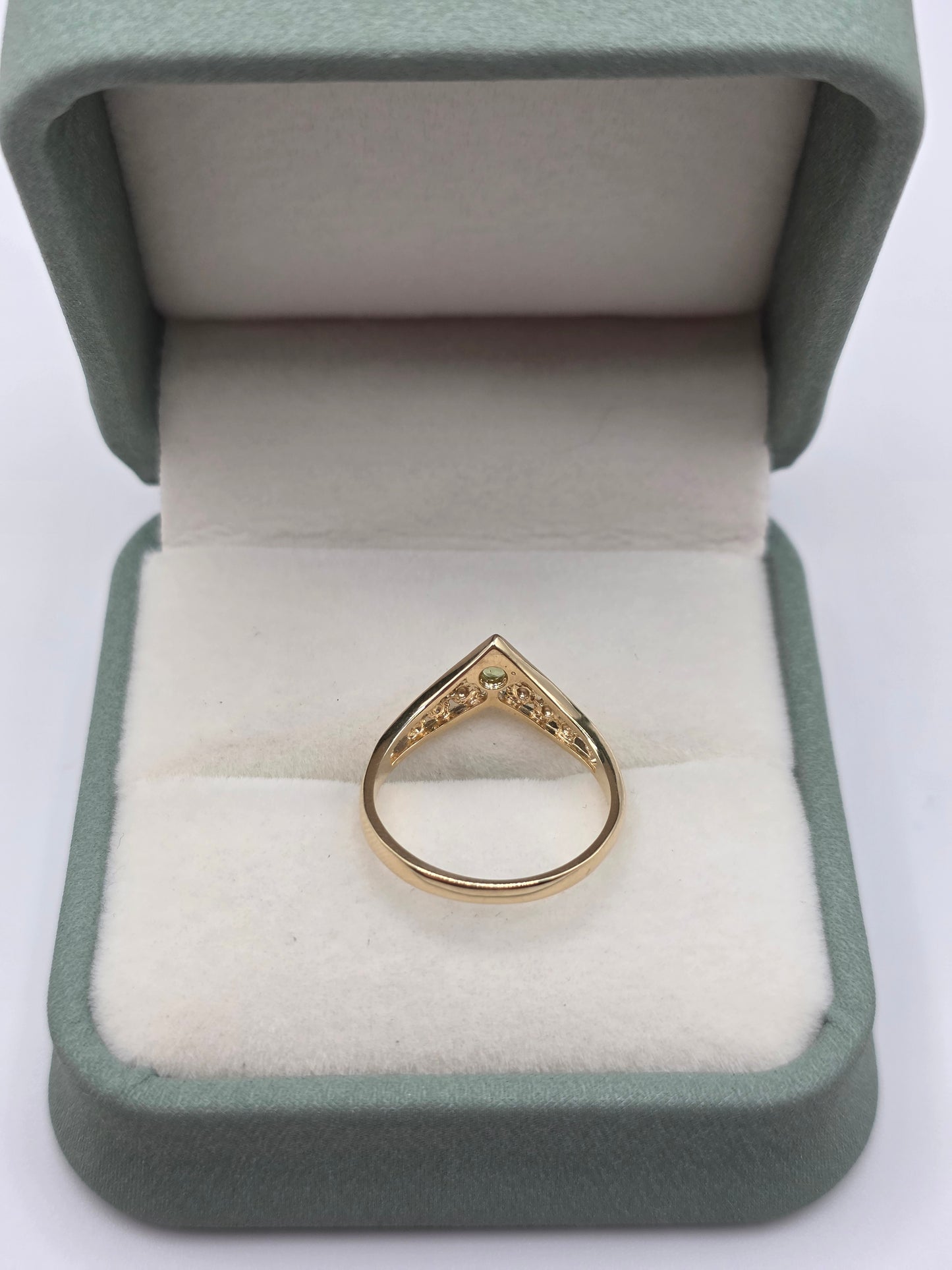 9ct gold peridot wishbone ring