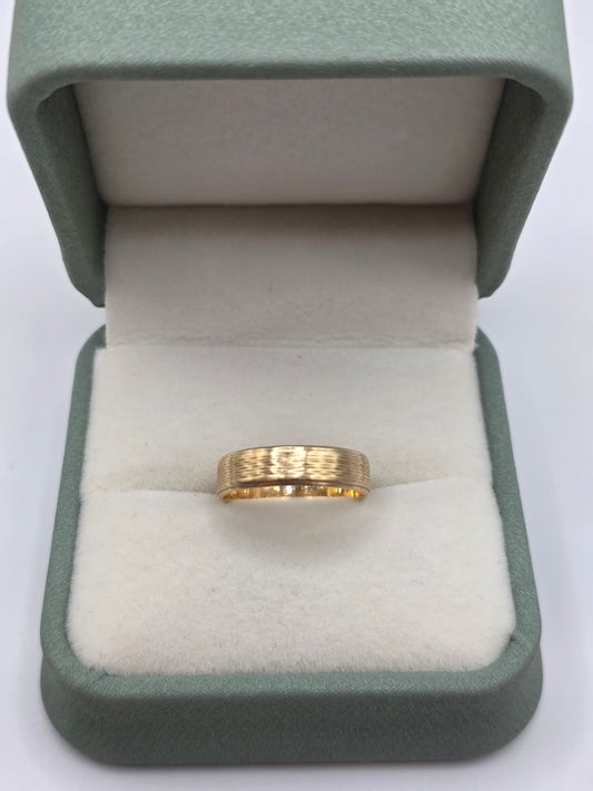 Vintage 9ct gold patterned ring