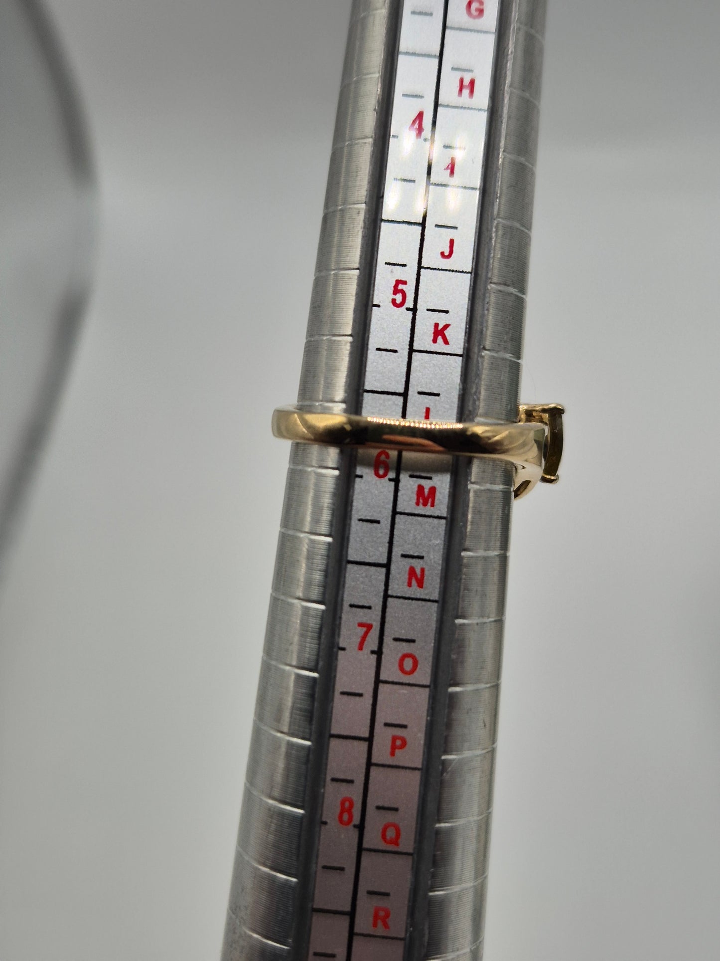 9ct gold 2.2 carat apatite and diamond ring