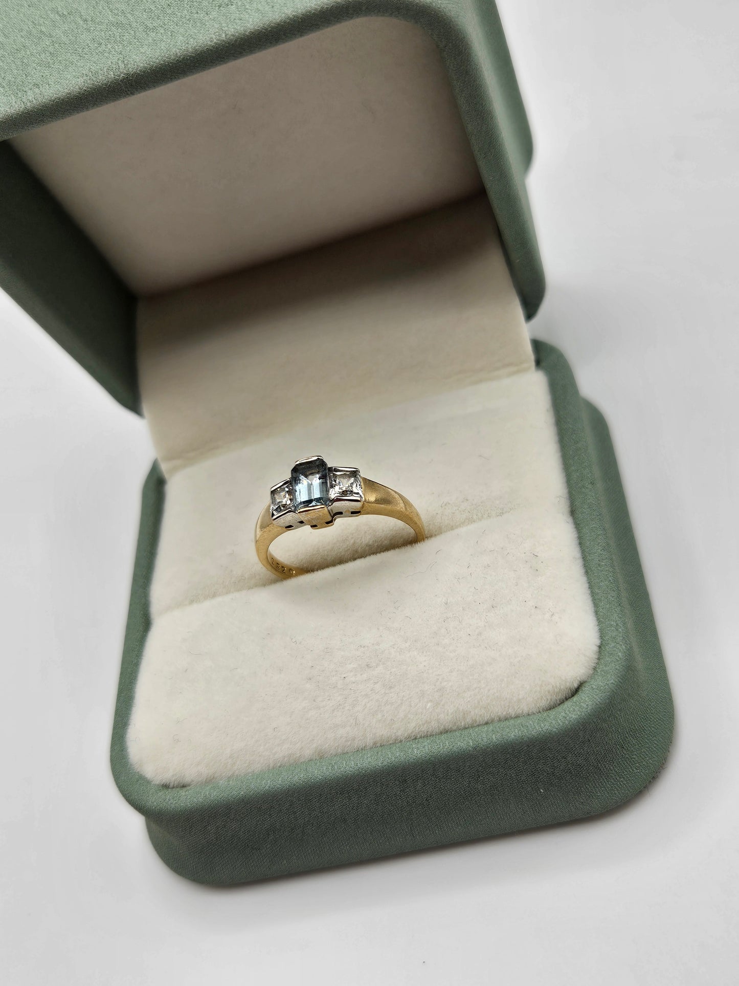 9ct gold topaz and cz ring