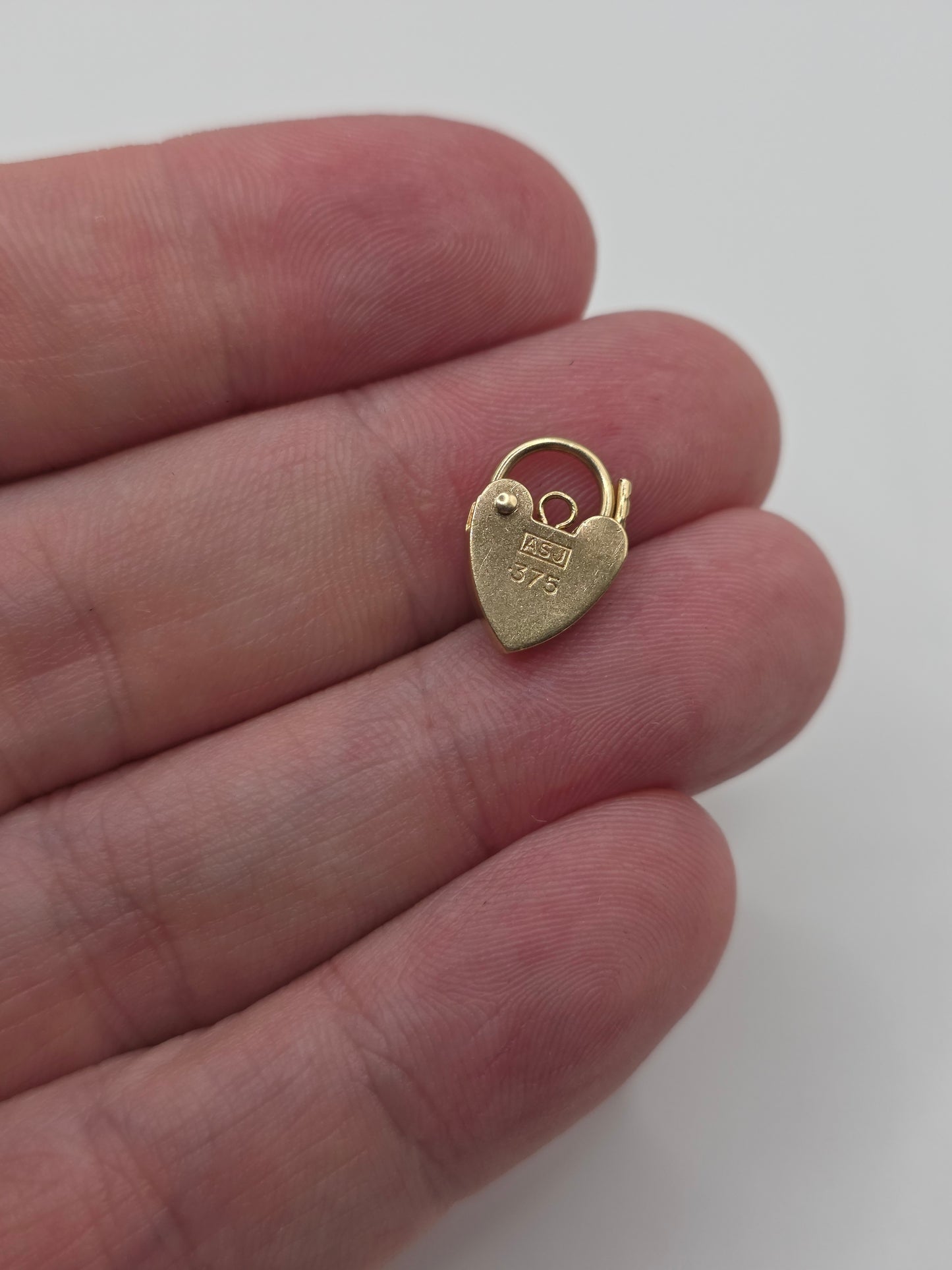 9ct gold padlock 59