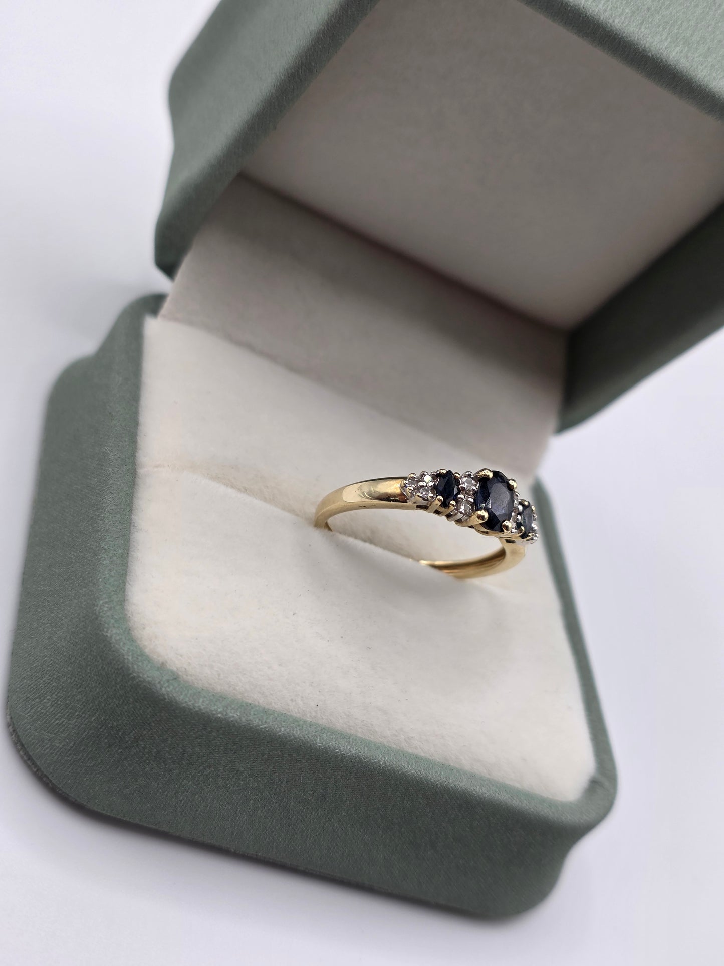9ct gold sapphire and diamond ring
