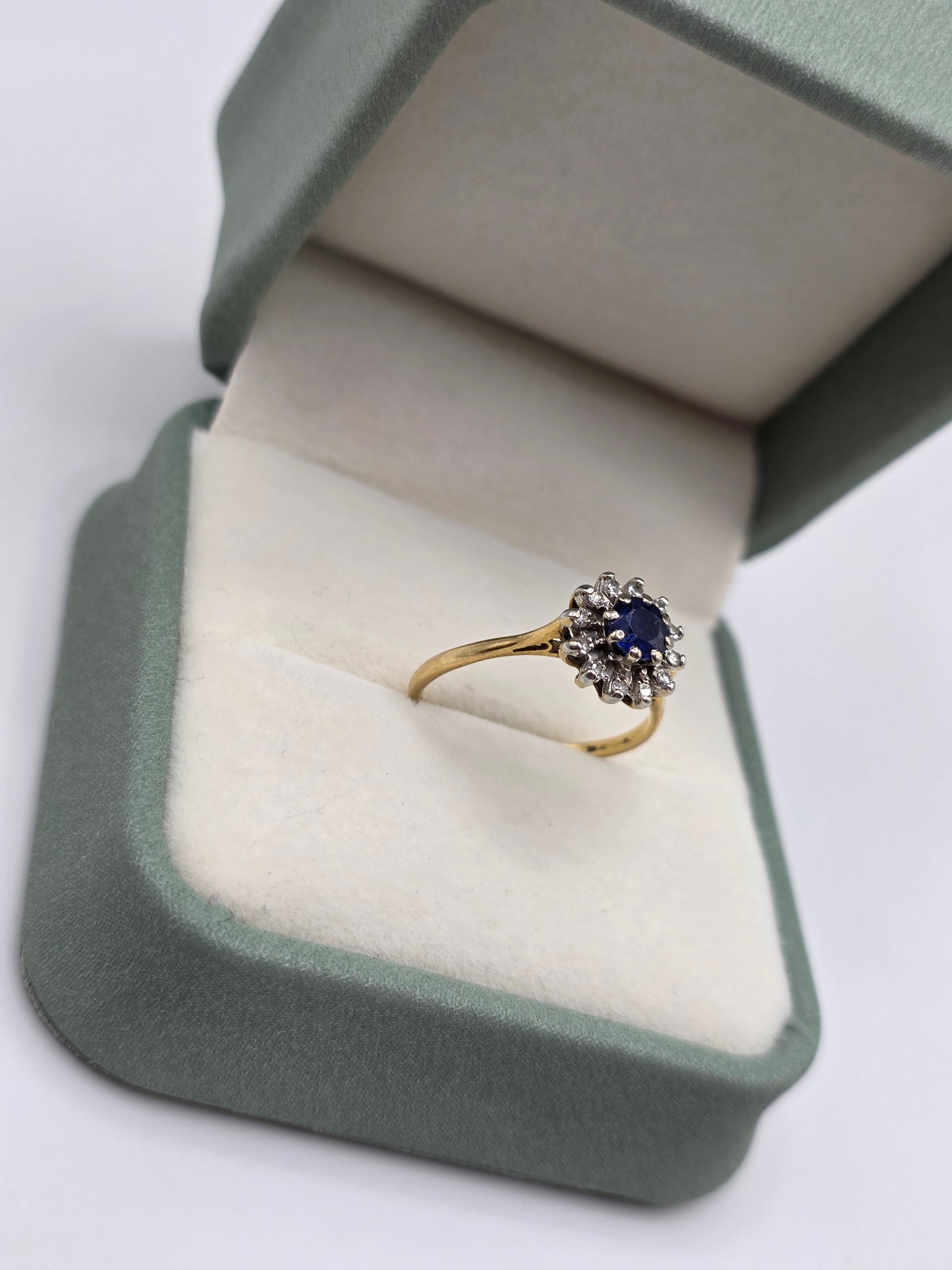 18ct gold sapphire and diamond ring