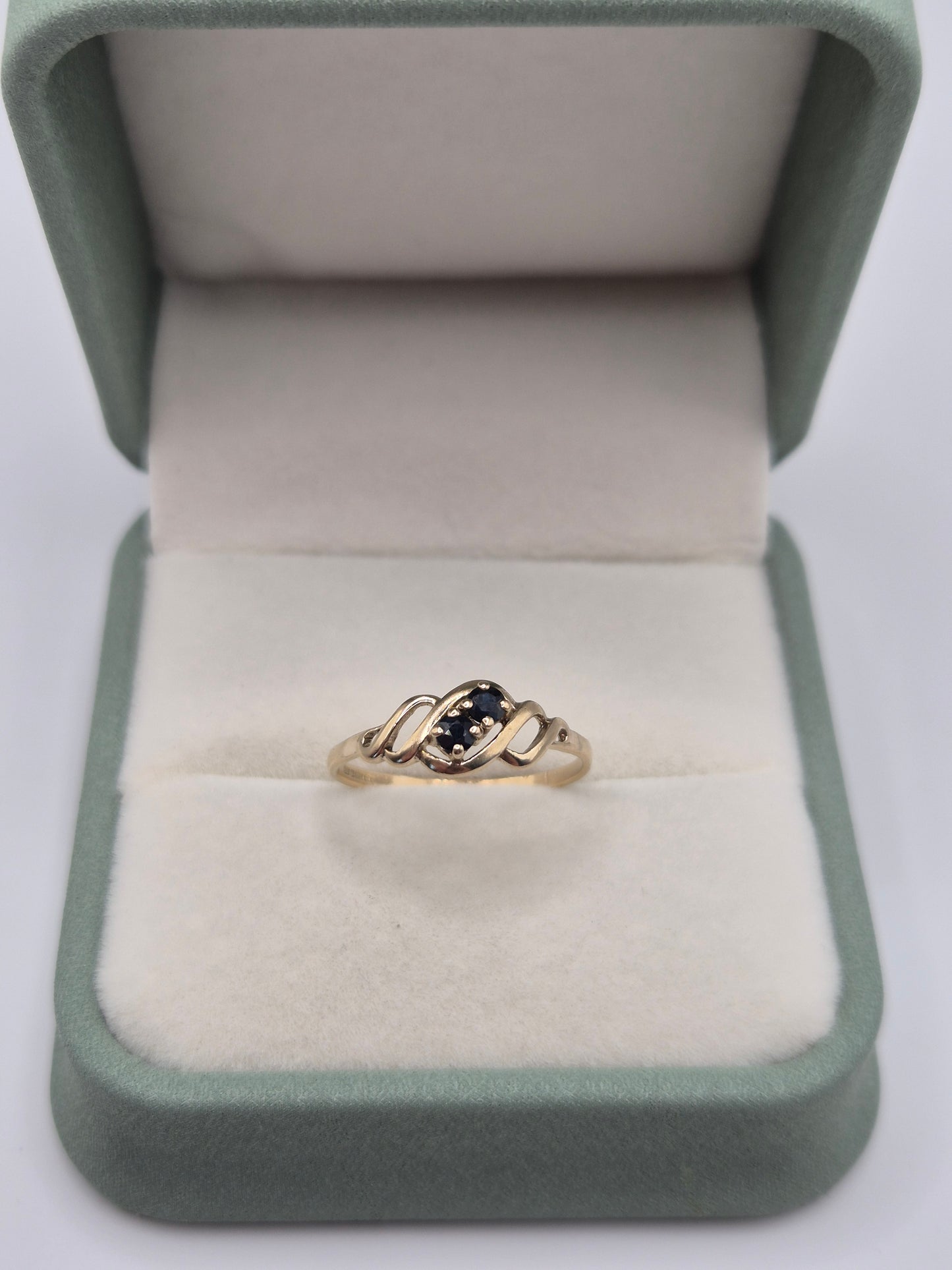 9ct gold sapphire ring