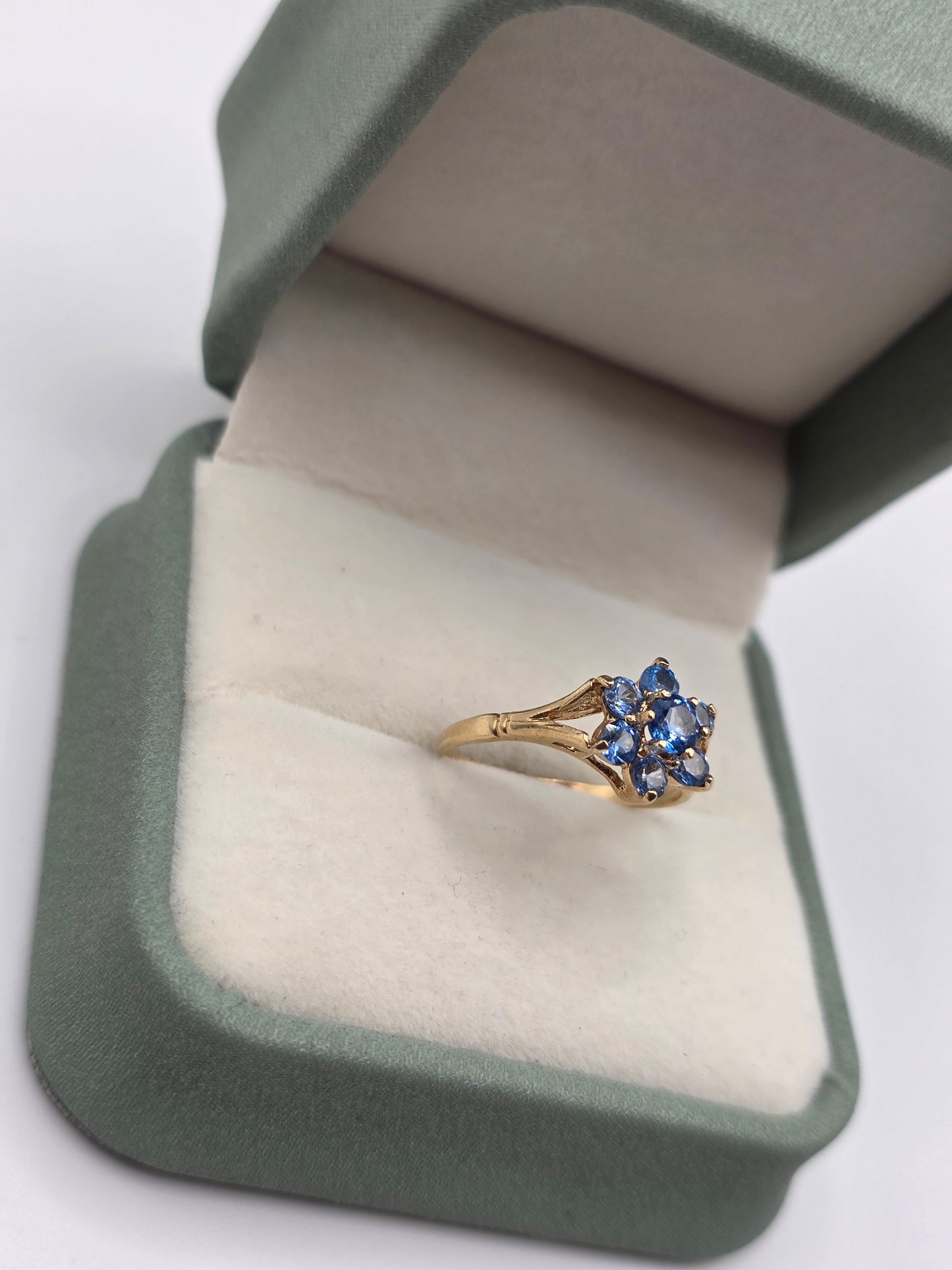 9ct gold blue cz ring
