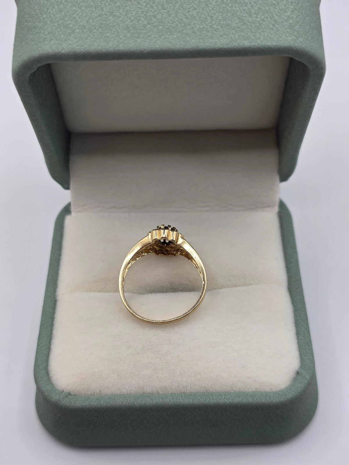 9ct gold sapphire and diamond ring