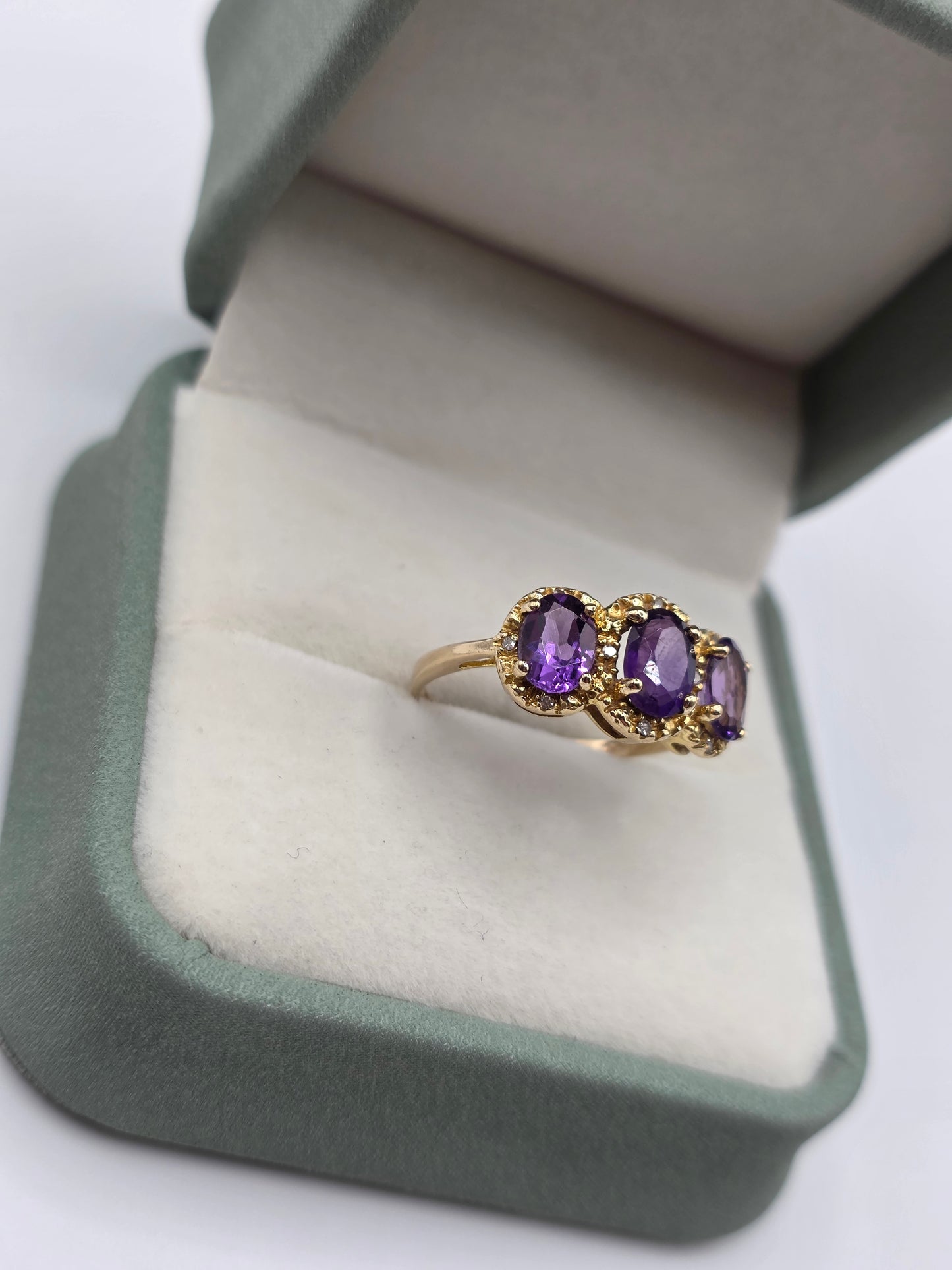 9ct gold amethyst and diamond ring