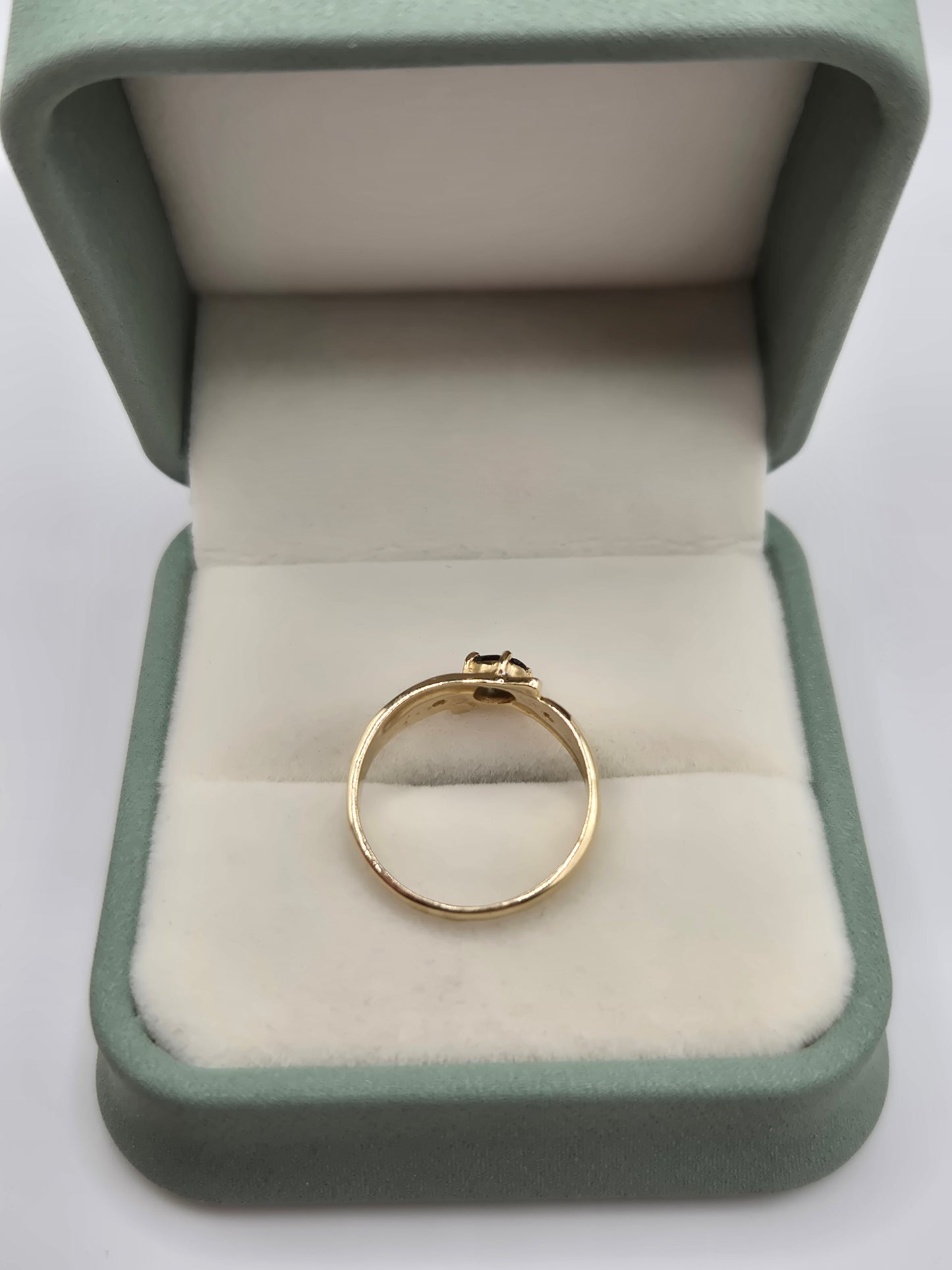 9ct gold sapphire and diamond ring