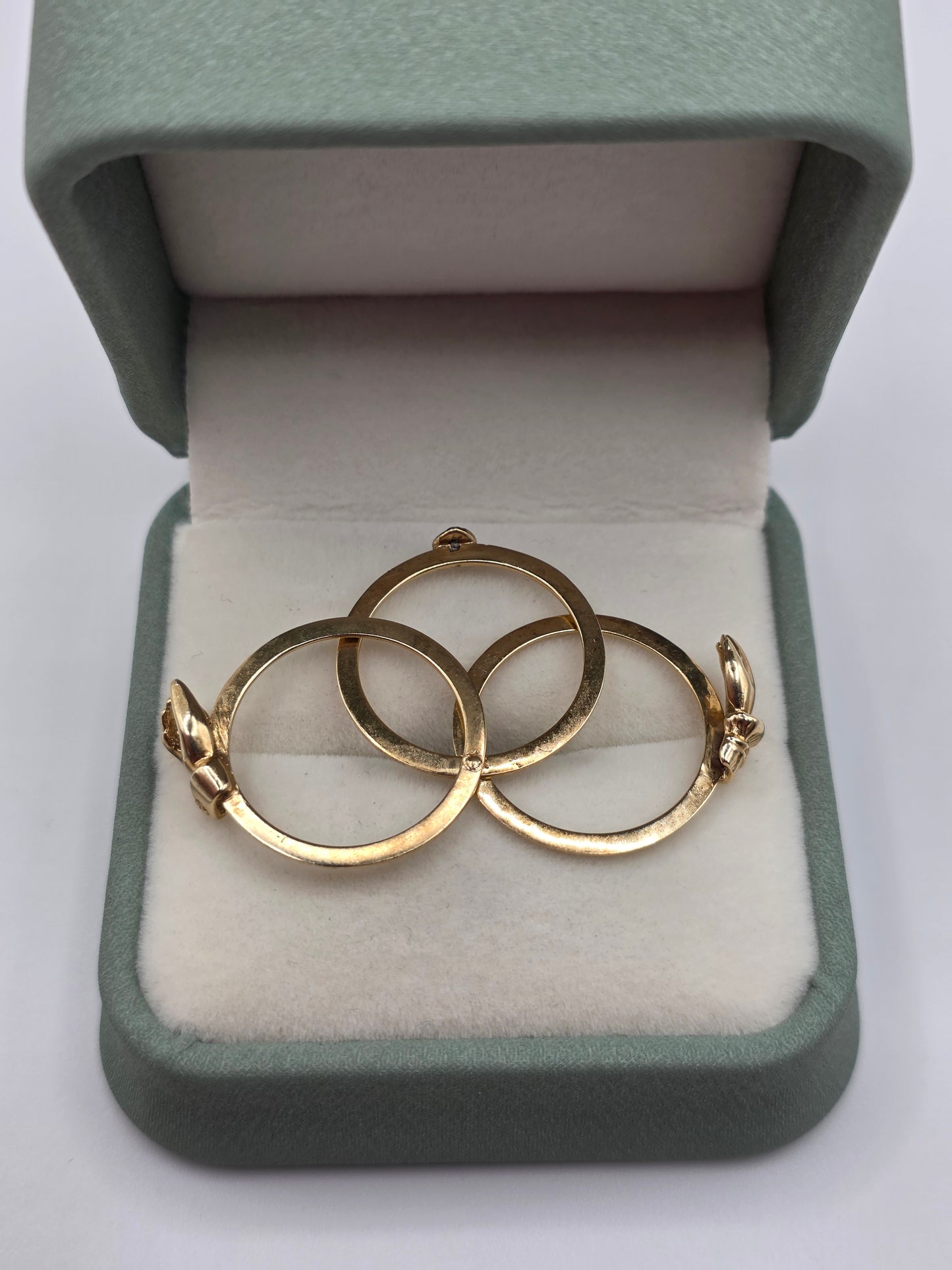 9ct gold diamond fede opening ring