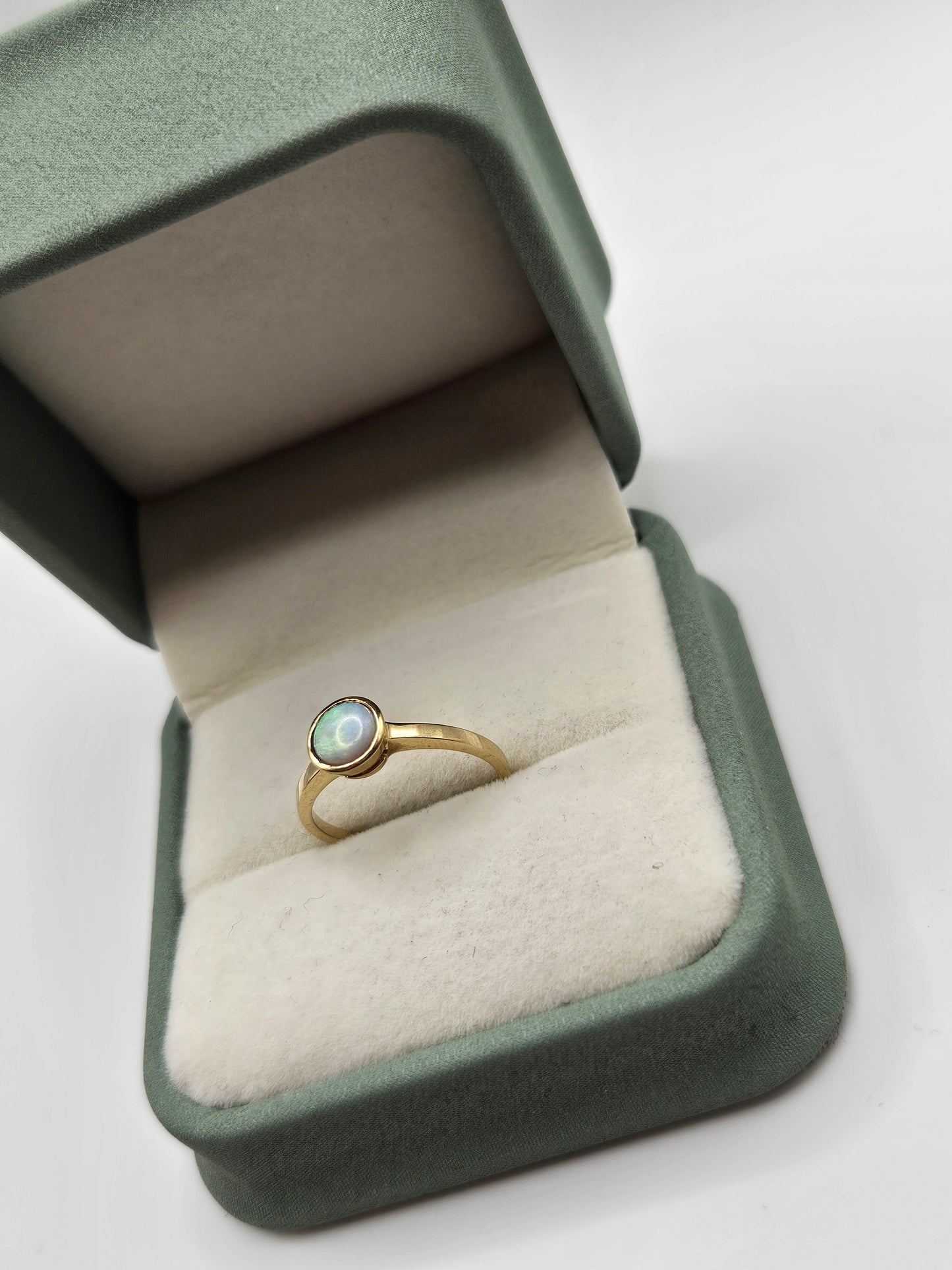 9ct gold opal ring