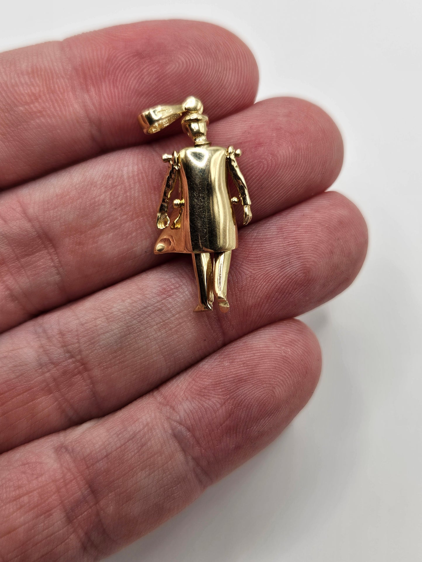 9ct gold Thomas Shelby pendant