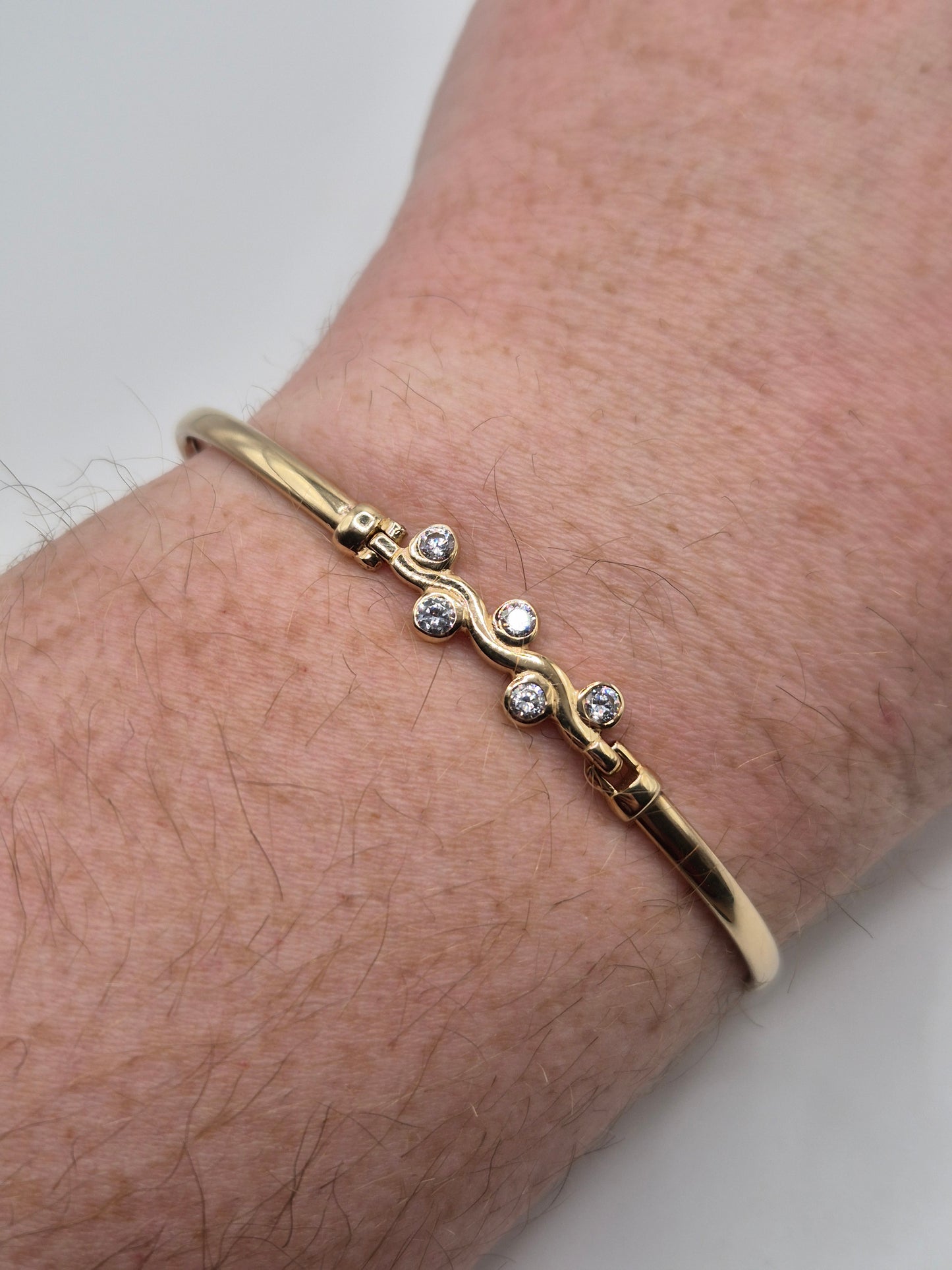 9ct gold cz bangle