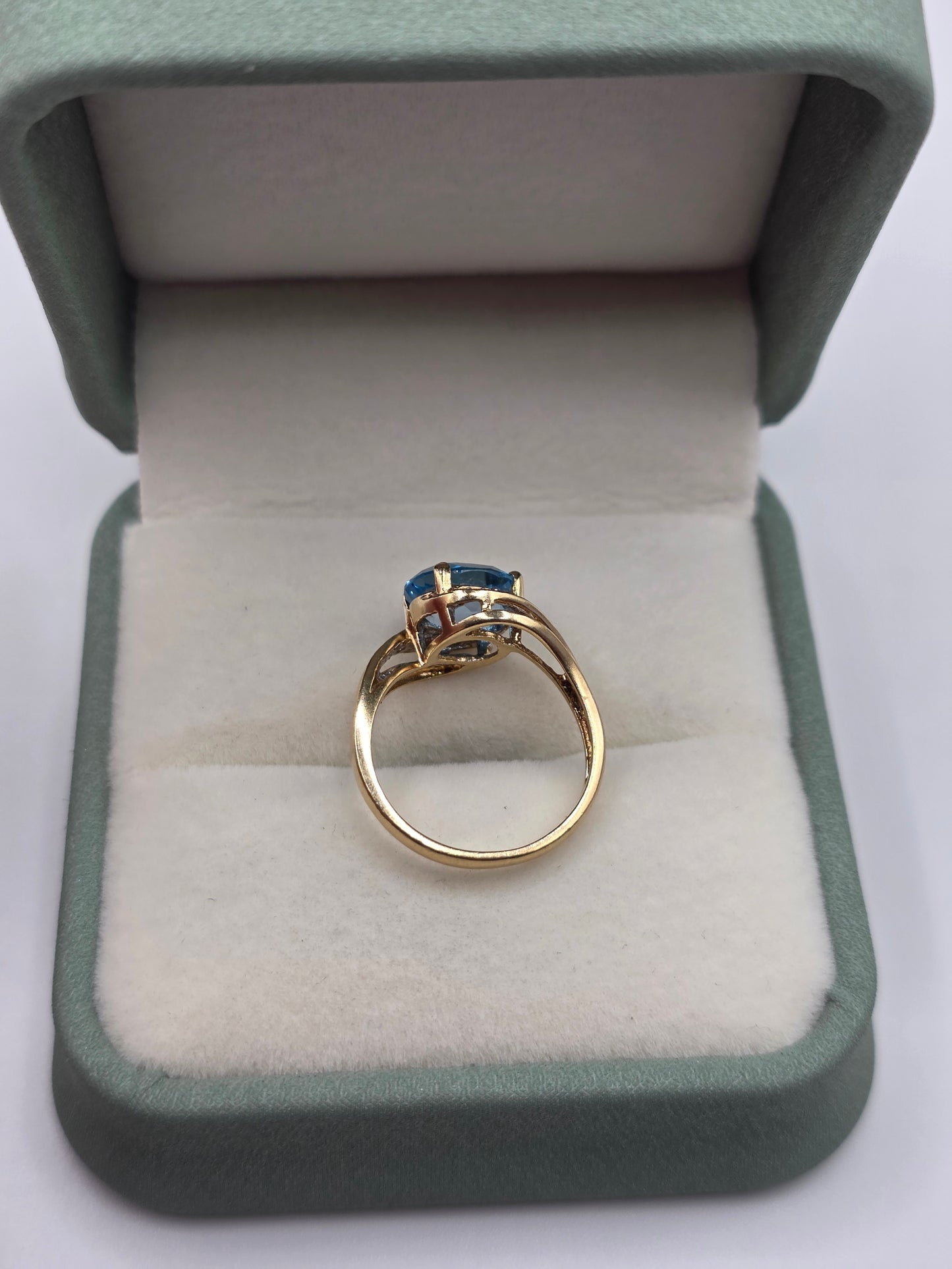 9ct gold topaz and diamond ring