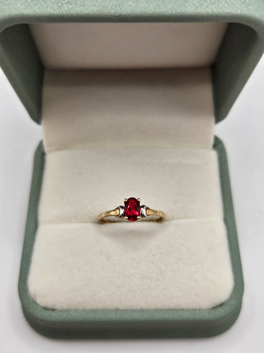 9ct gold garnet ring