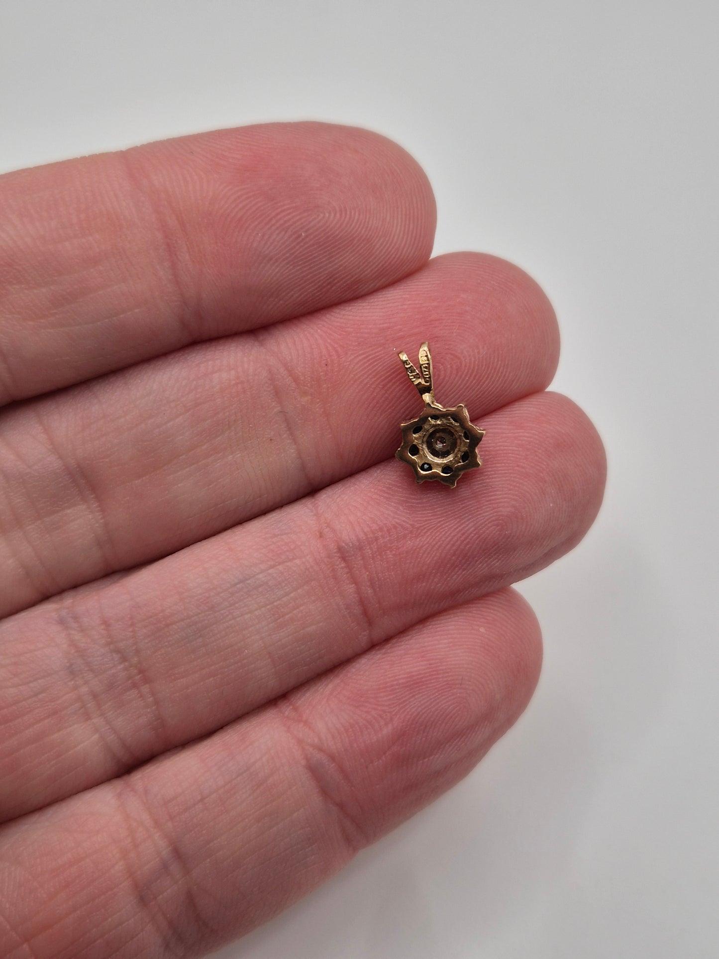 9ct gold sapphire and diamond pendant