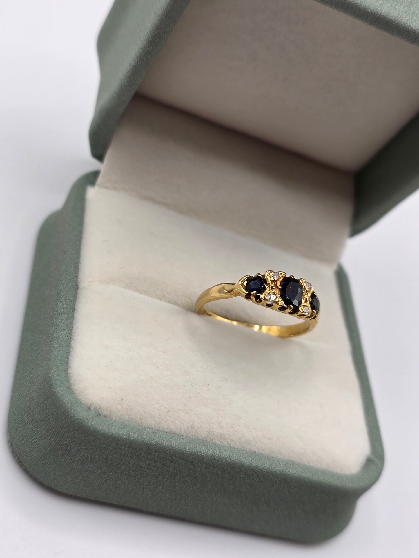 18ct gold sapphire and diamond ring