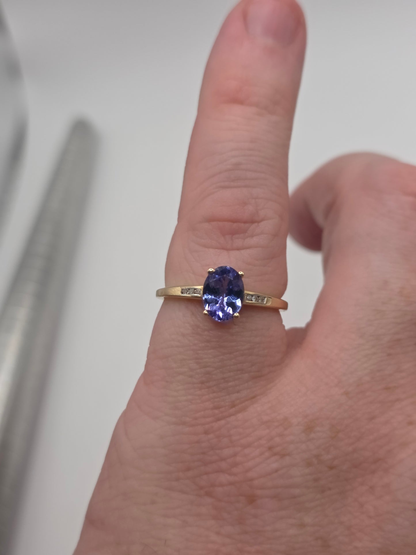 9ct gold tanzanite and diamond ring