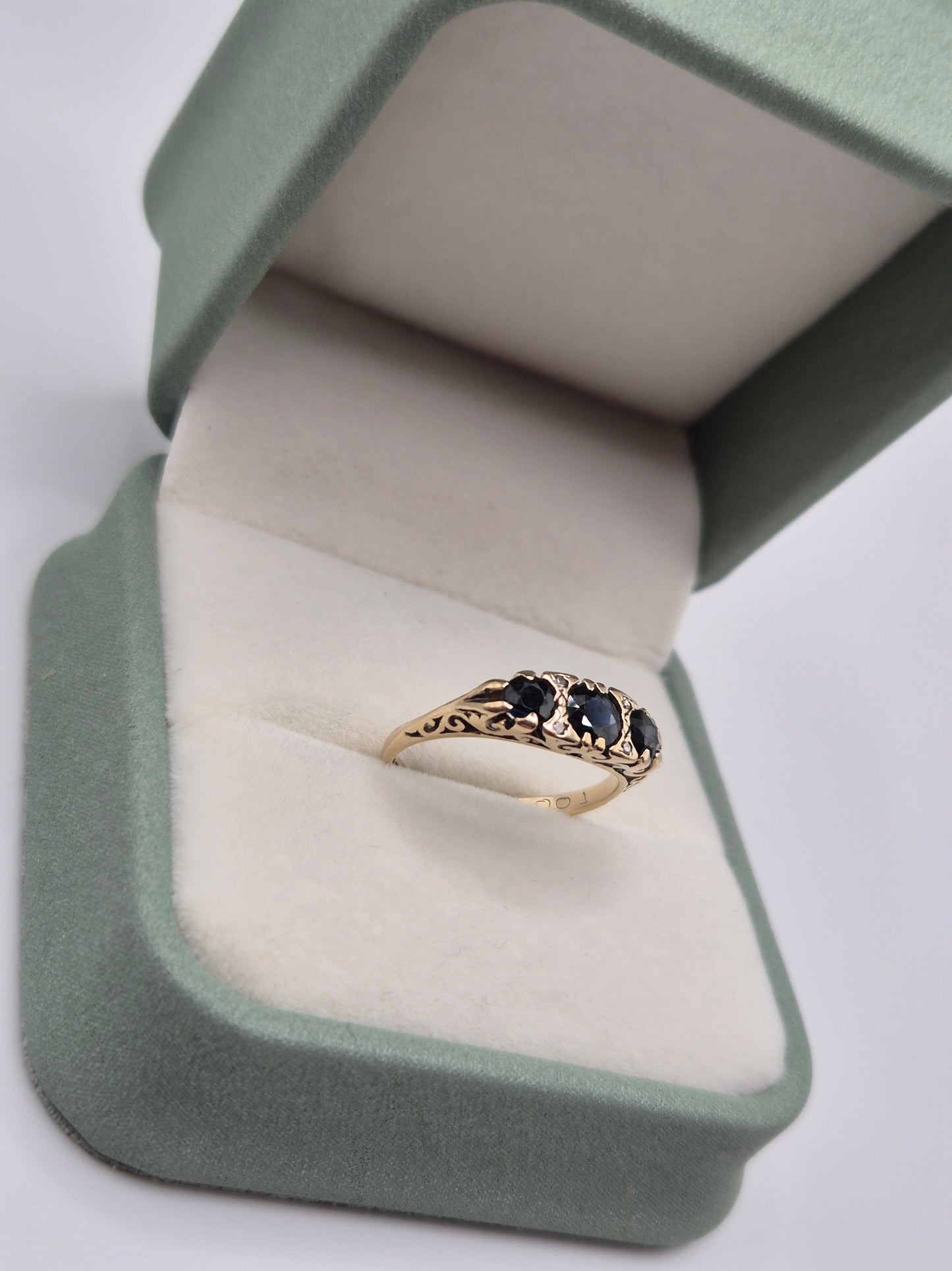 9ct gold sapphire and diamond ring
