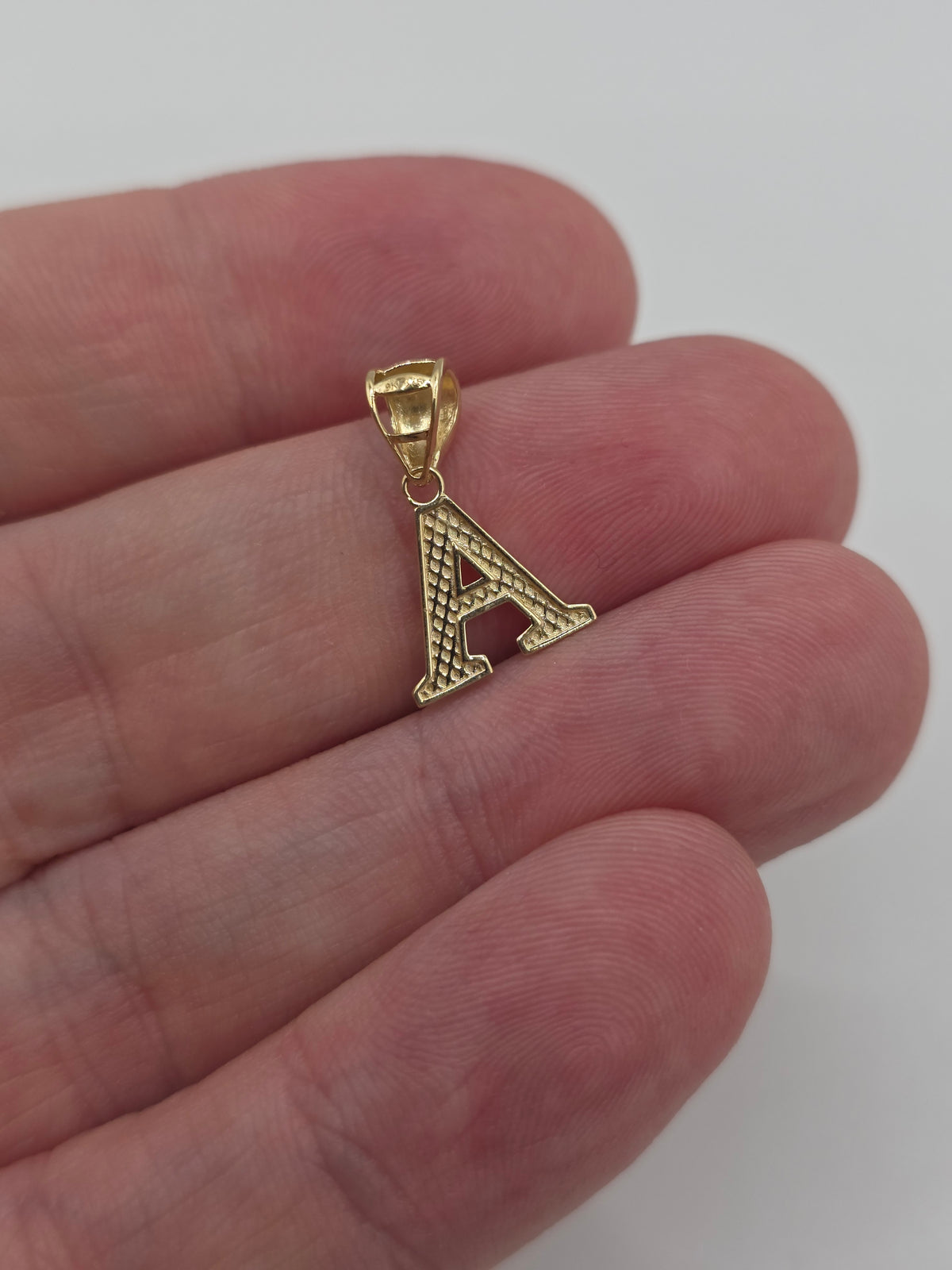 9ct gold initial A pendant