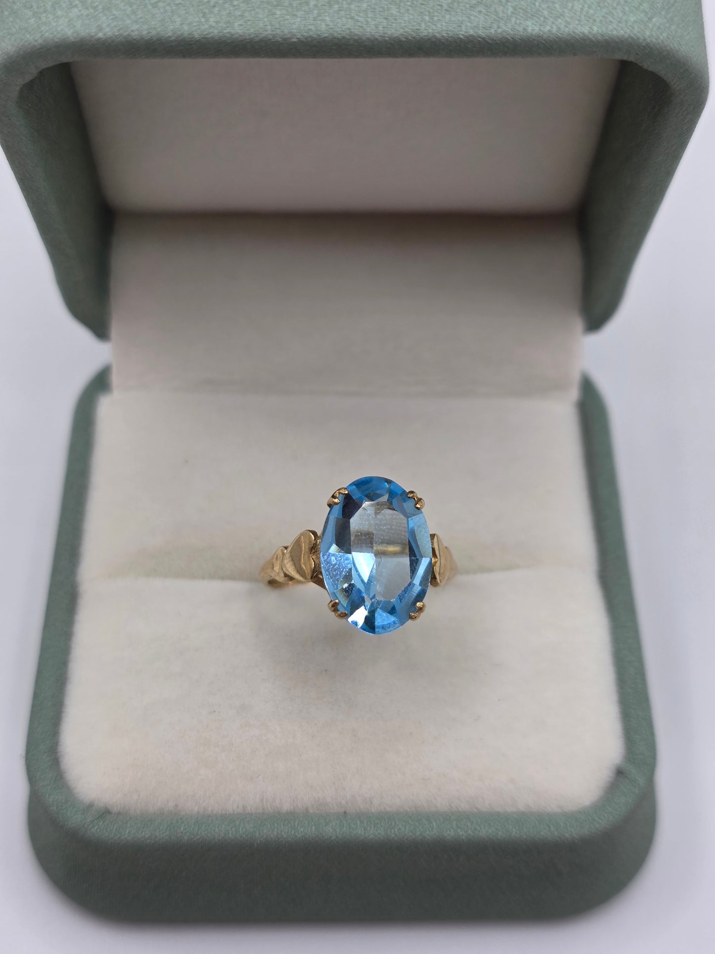 9ct gold blue cz ring