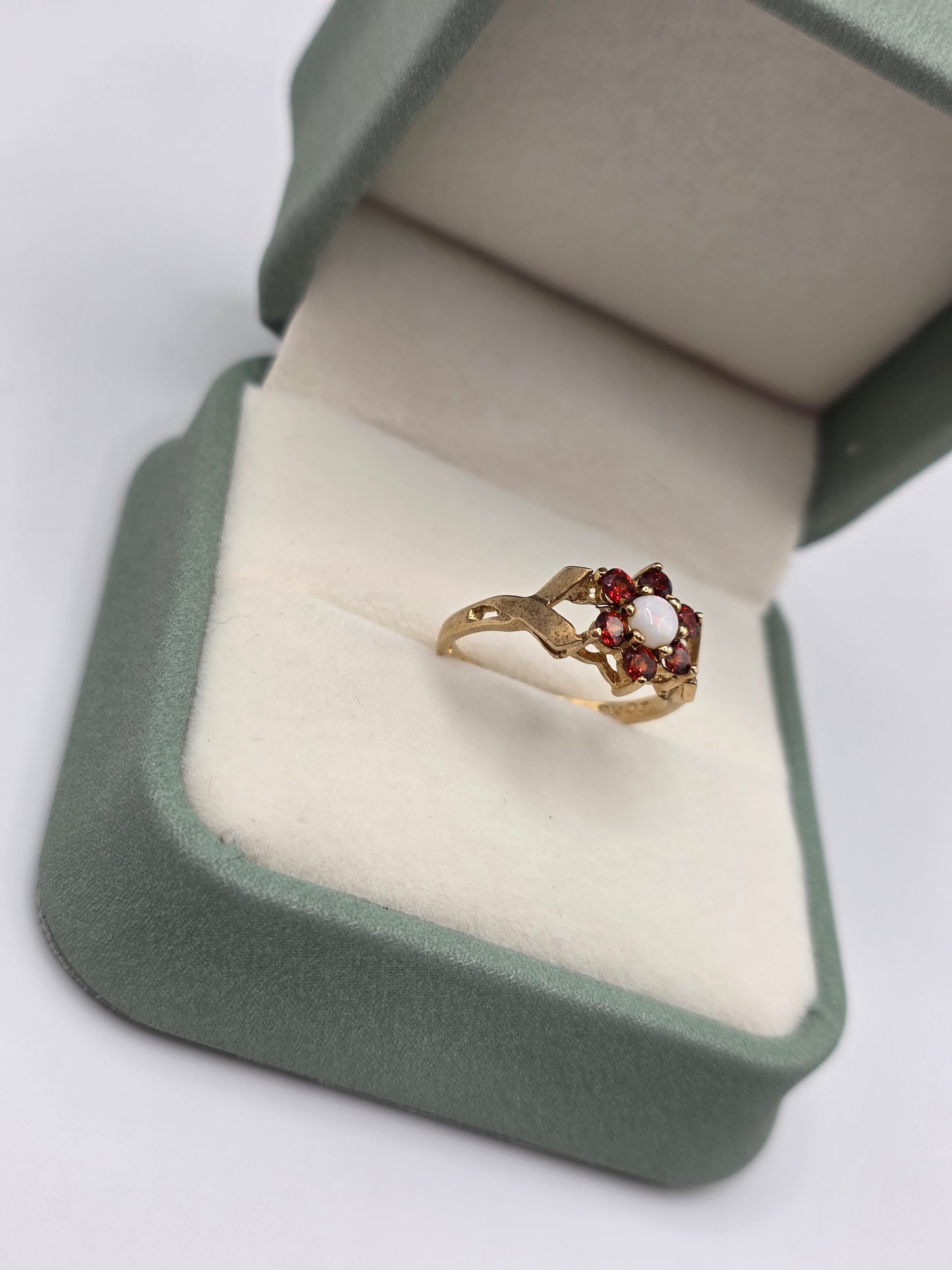 9ct gold opal and garnet ring
