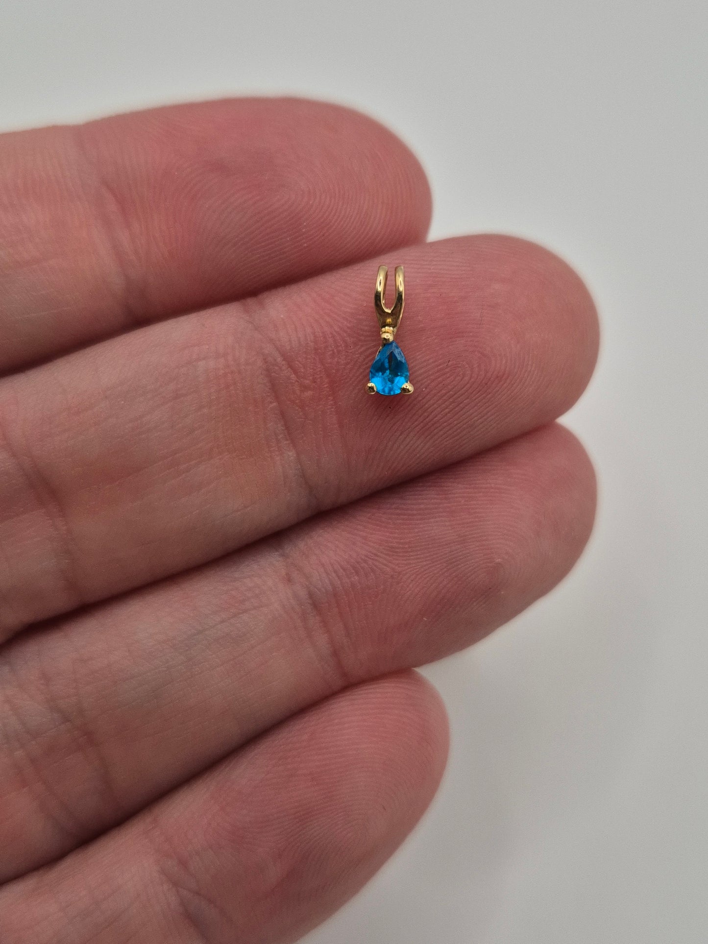 9ct gold topaz pendant