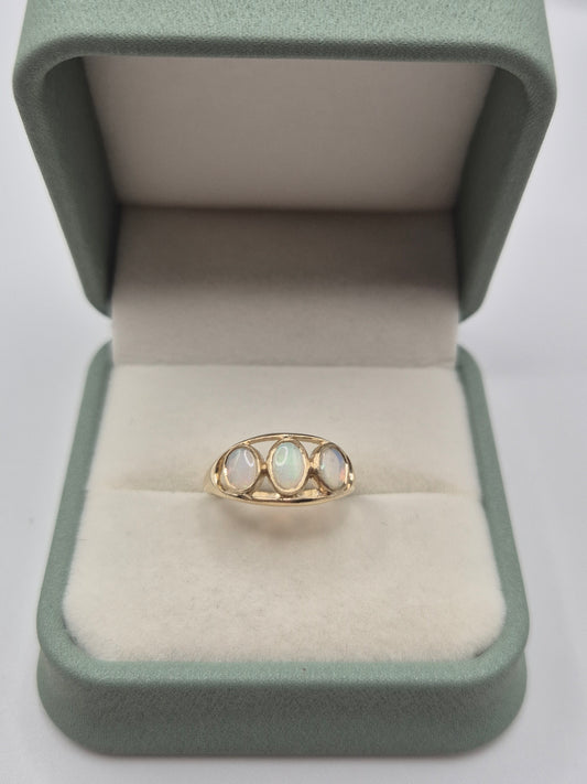 9ct gold opal ring