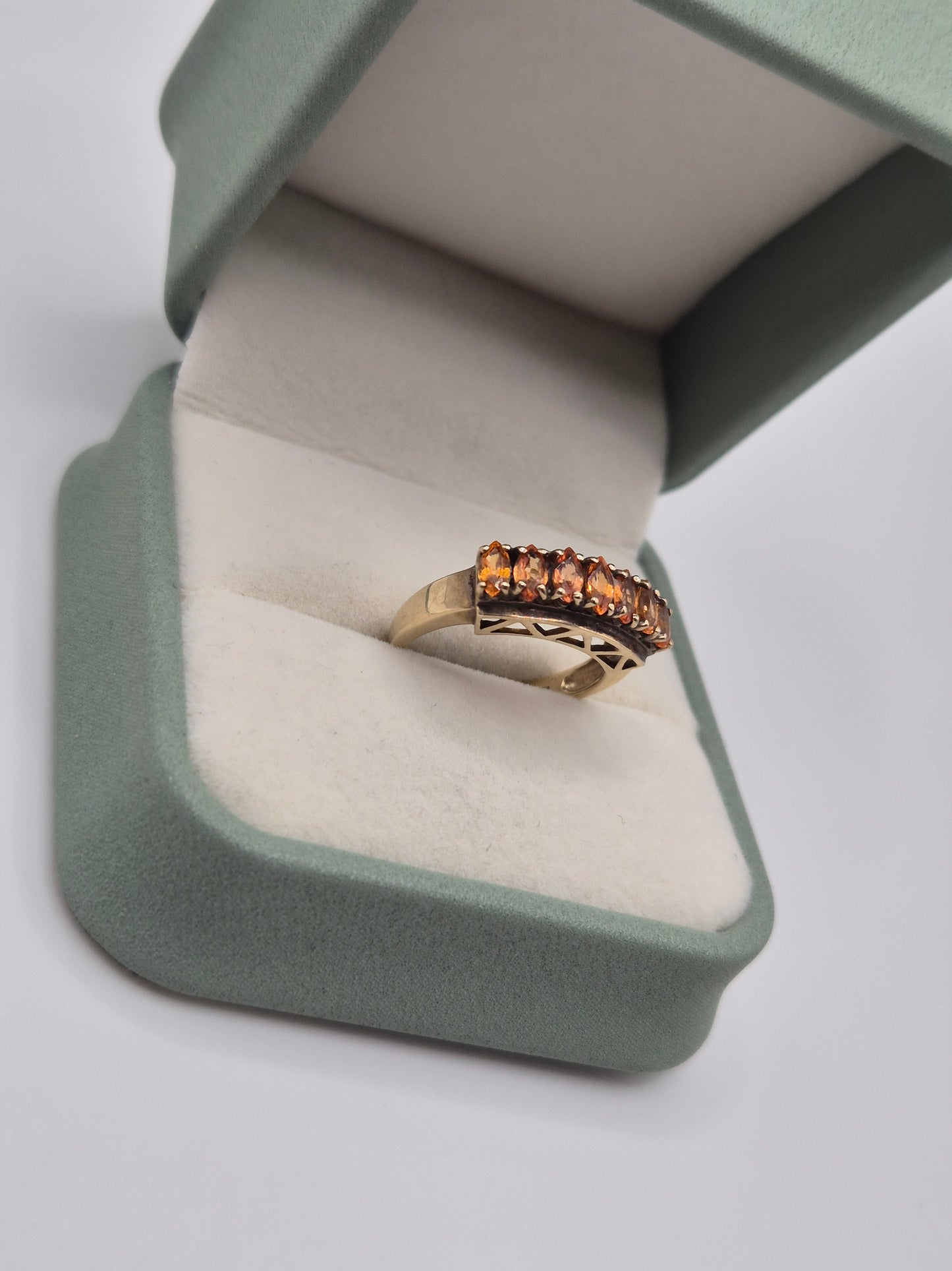 Heavy 9ct gold orange sapphire ring