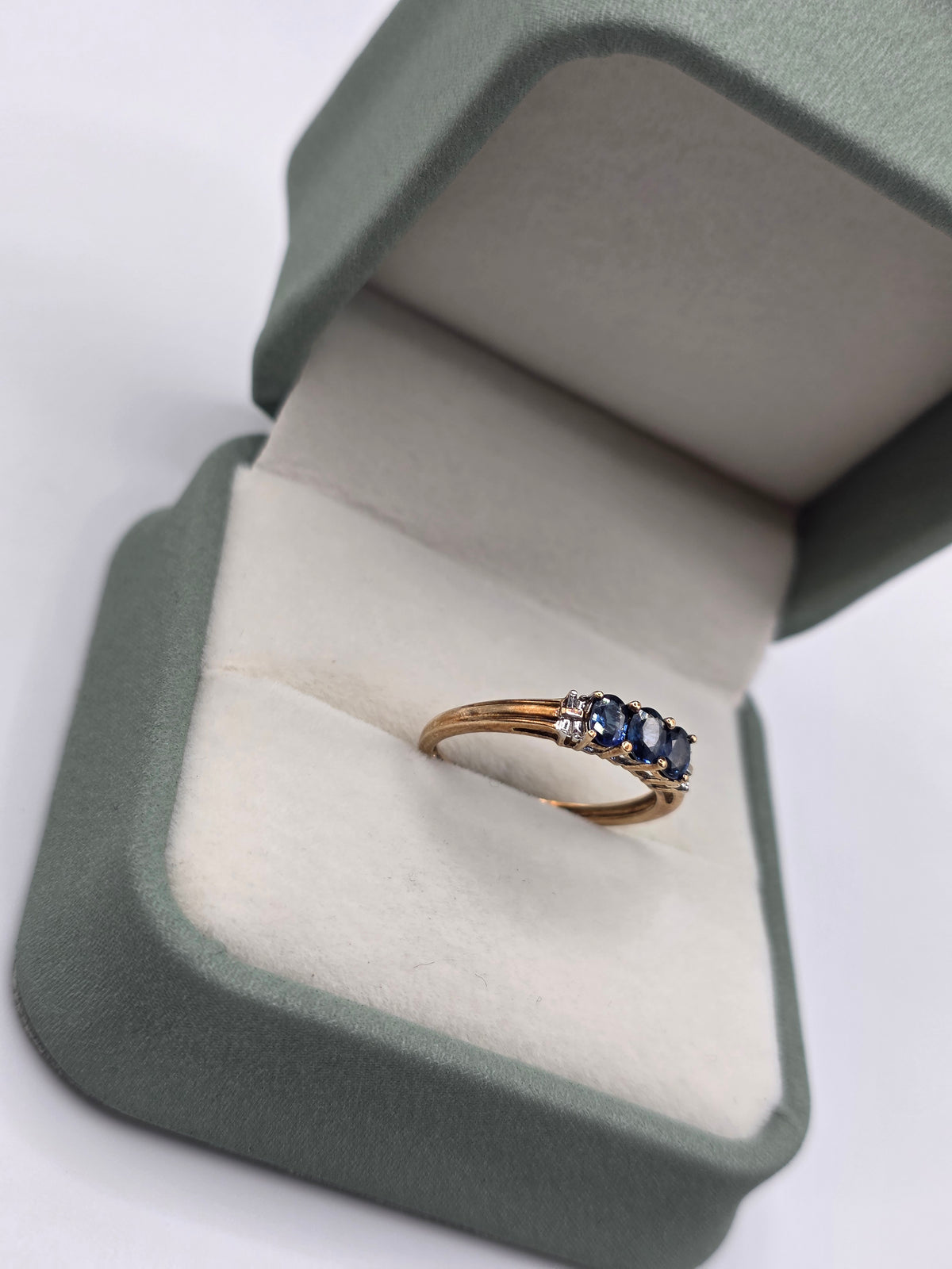 9ct gold kyanite and diamond ring