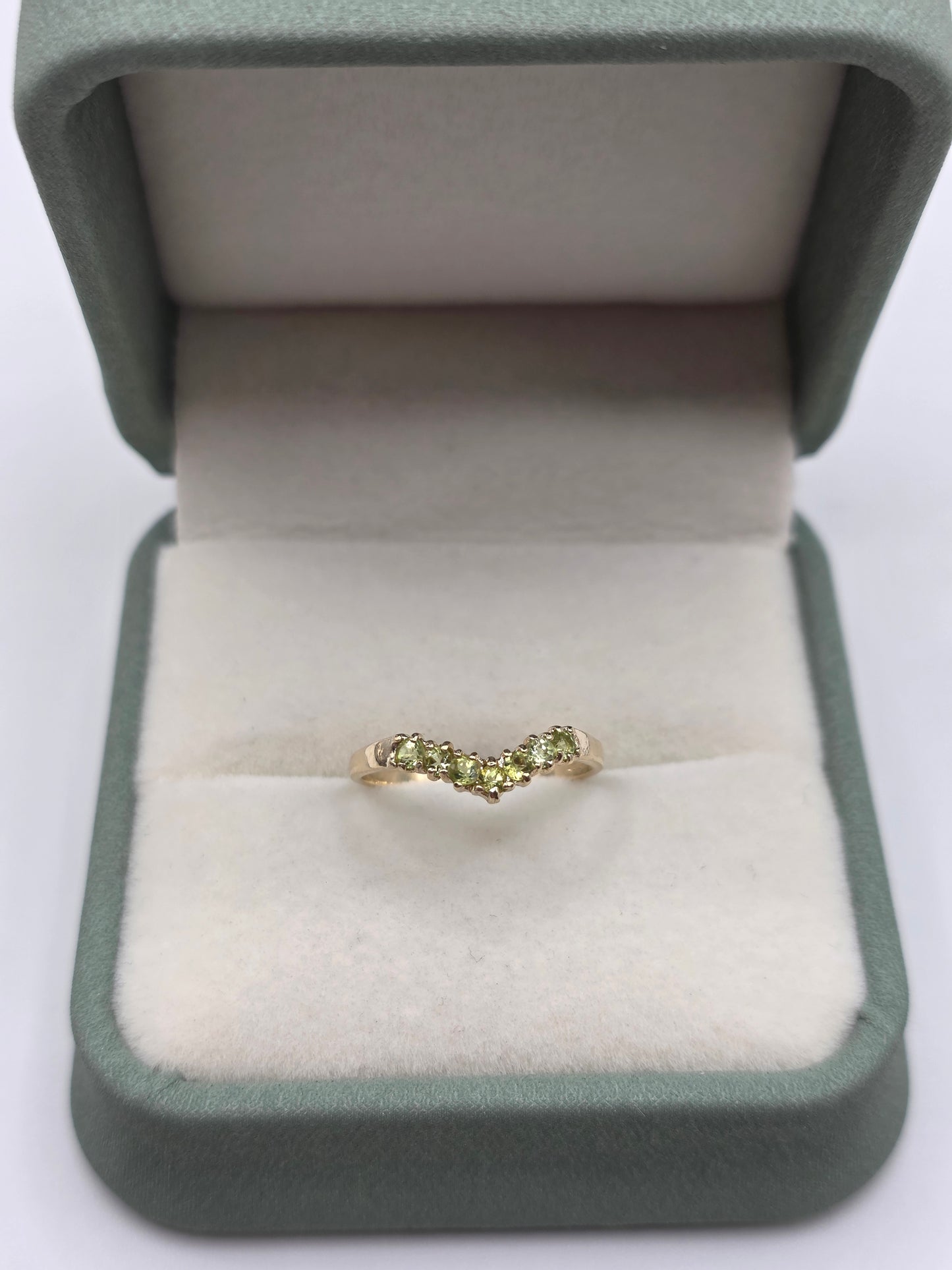 9ct gold peridot wishbone ring