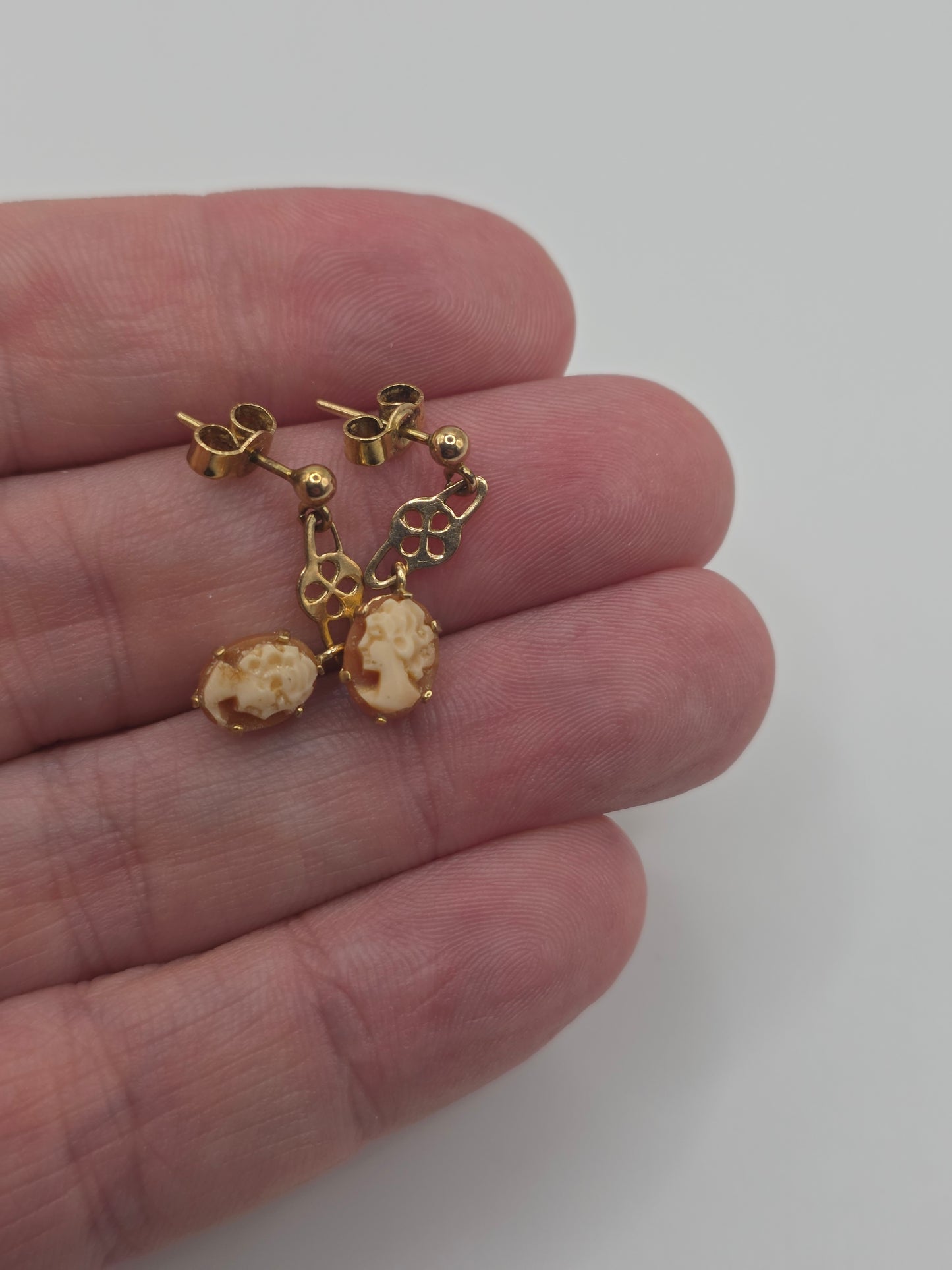 9ct gold cameo earrings