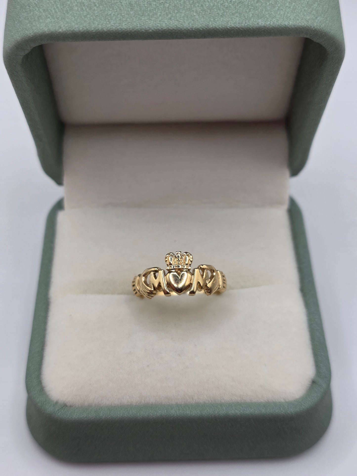 9ct gold mum claddagh ring