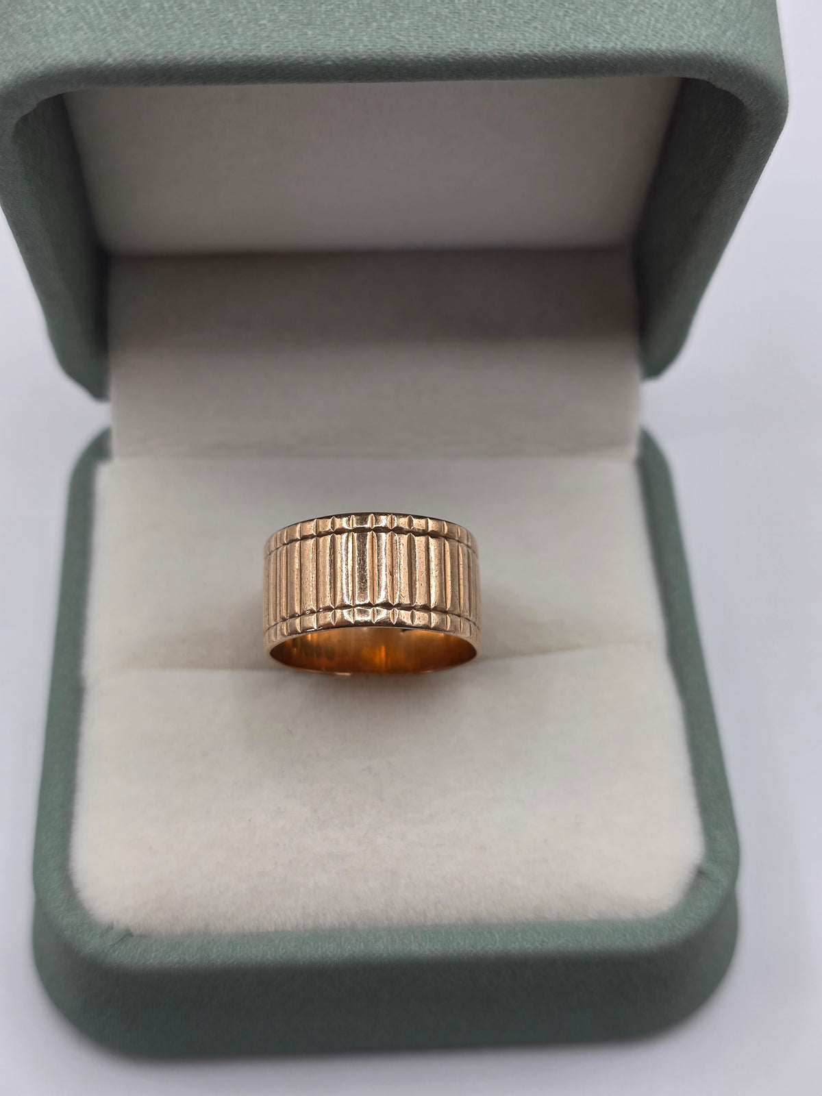 Heavy 9ct rose gold patterned band ring