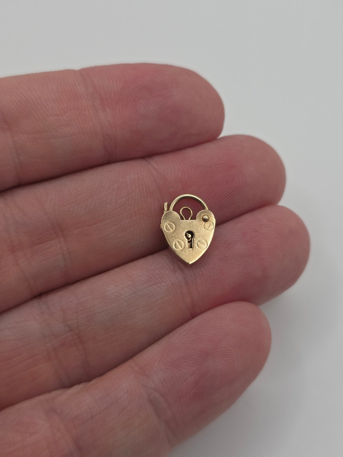 9ct gold padlock 16