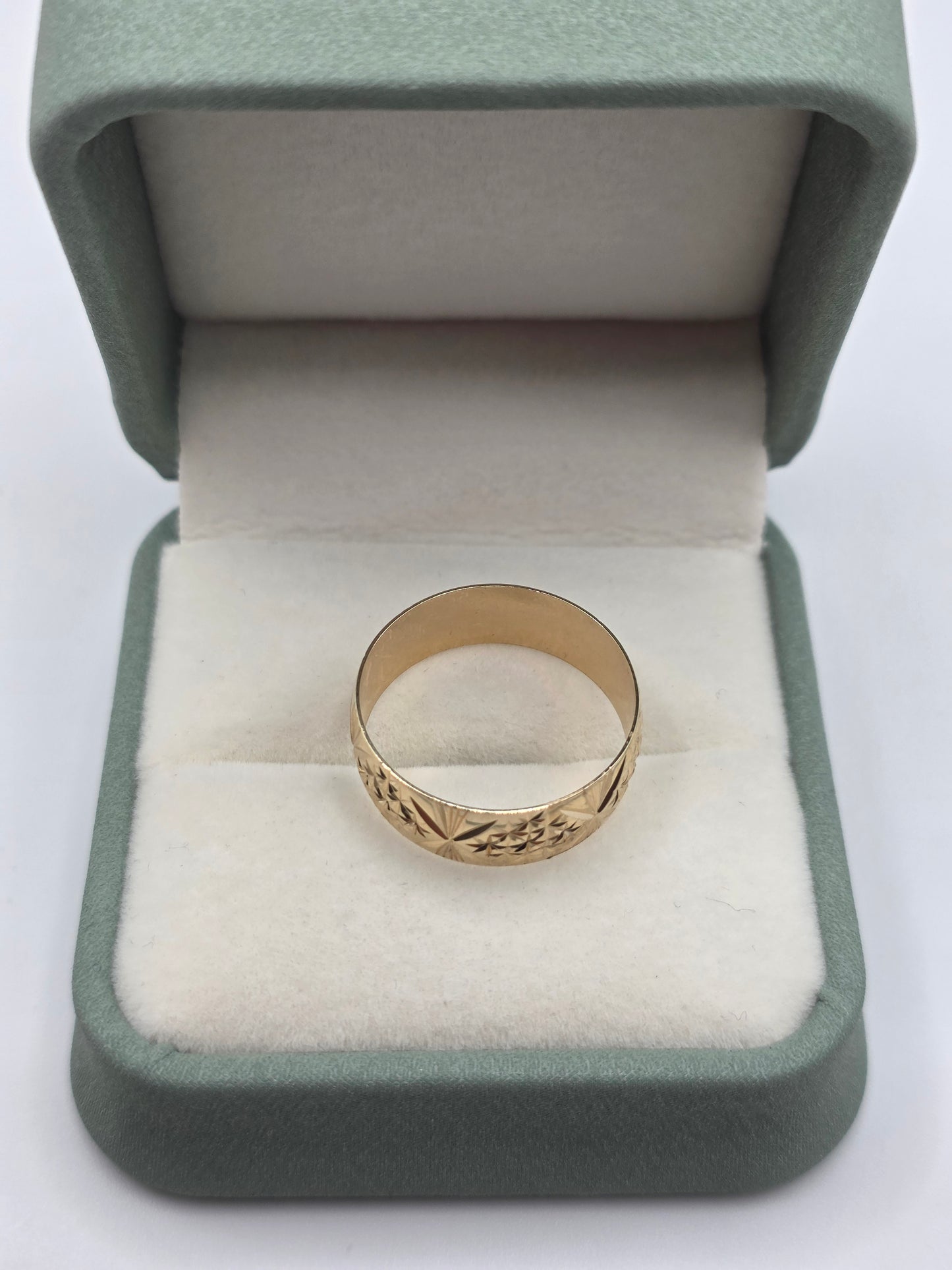 9ct gold patterned eternity ring