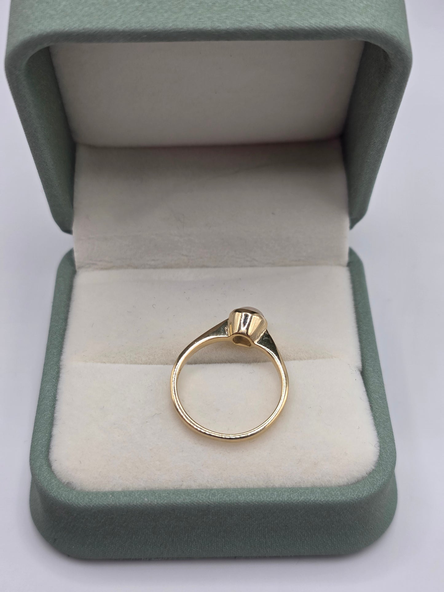 9ct gold moonstone ring