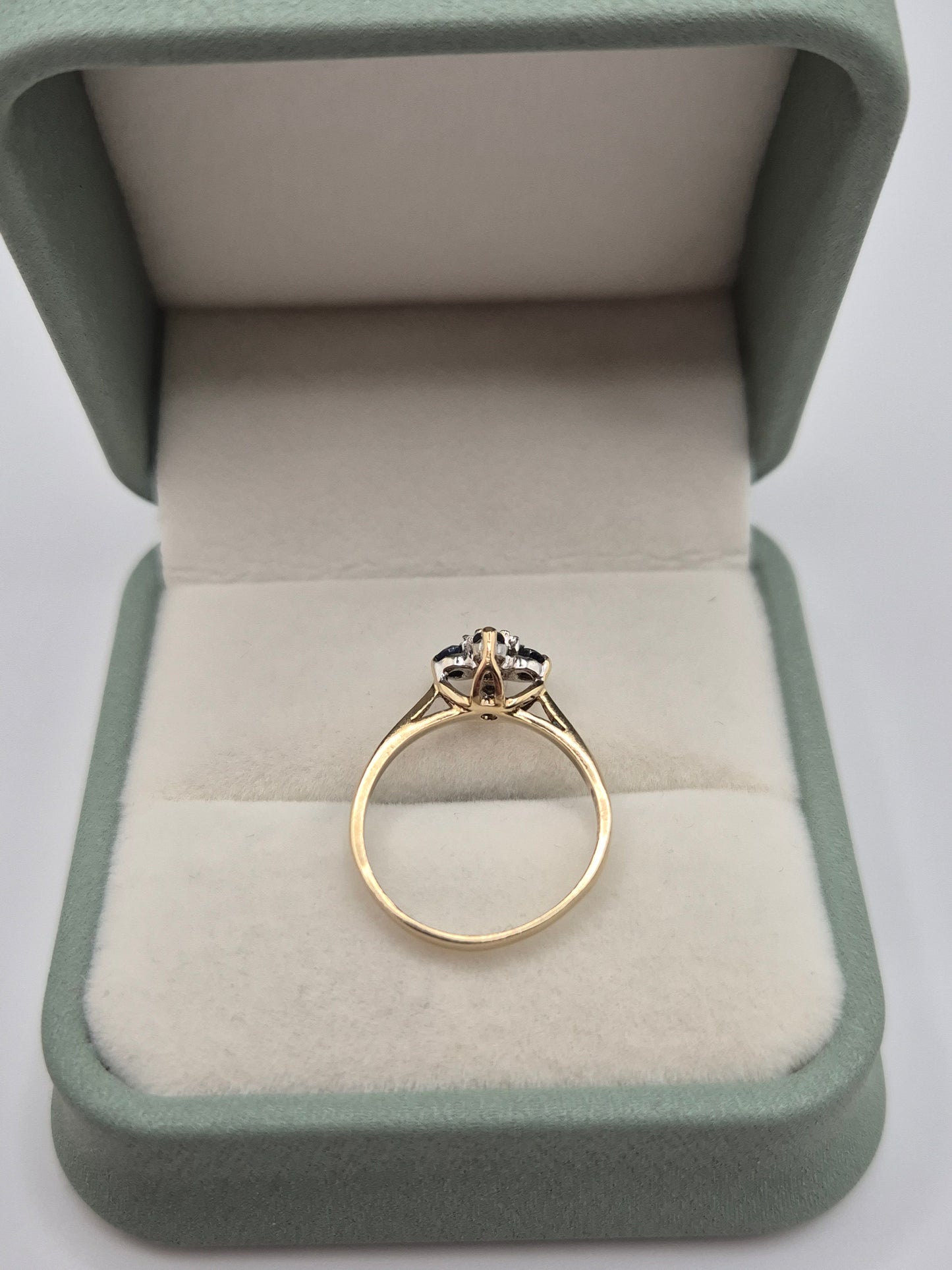 9ct gold sapphjre and diamond ring