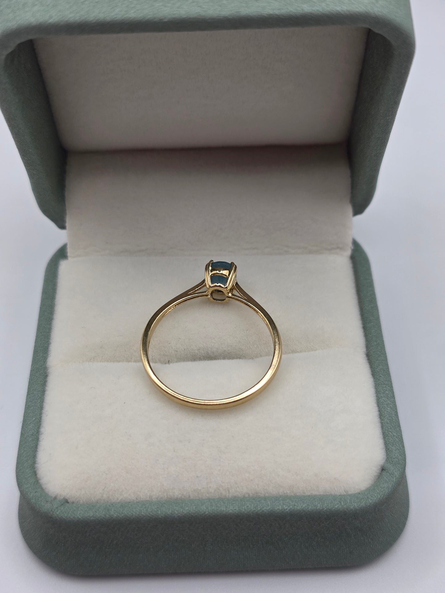 9ct gold blue apatite ring