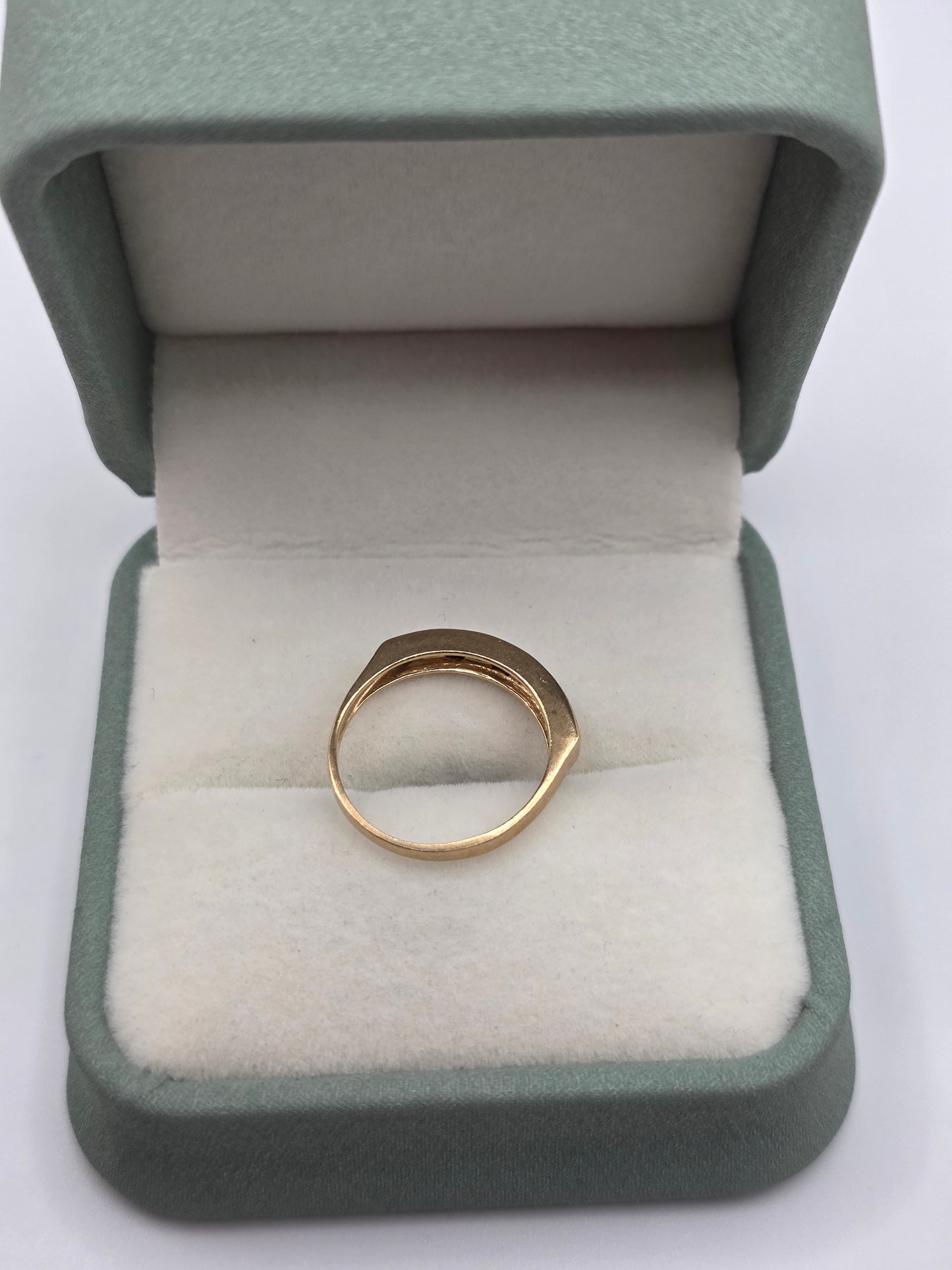 9ct gold amethyst and diamond ring