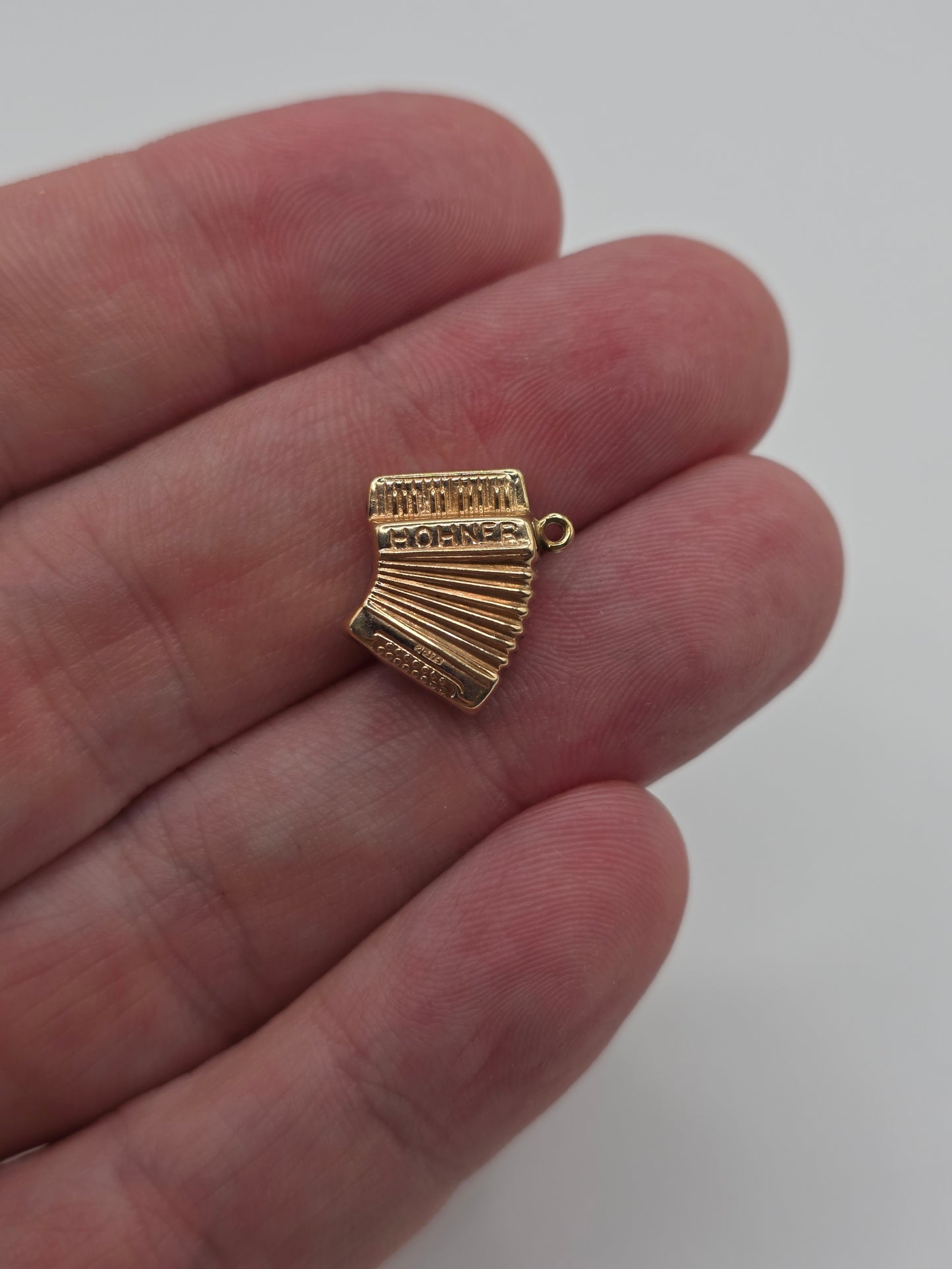 9ct gold hohner accordion charm