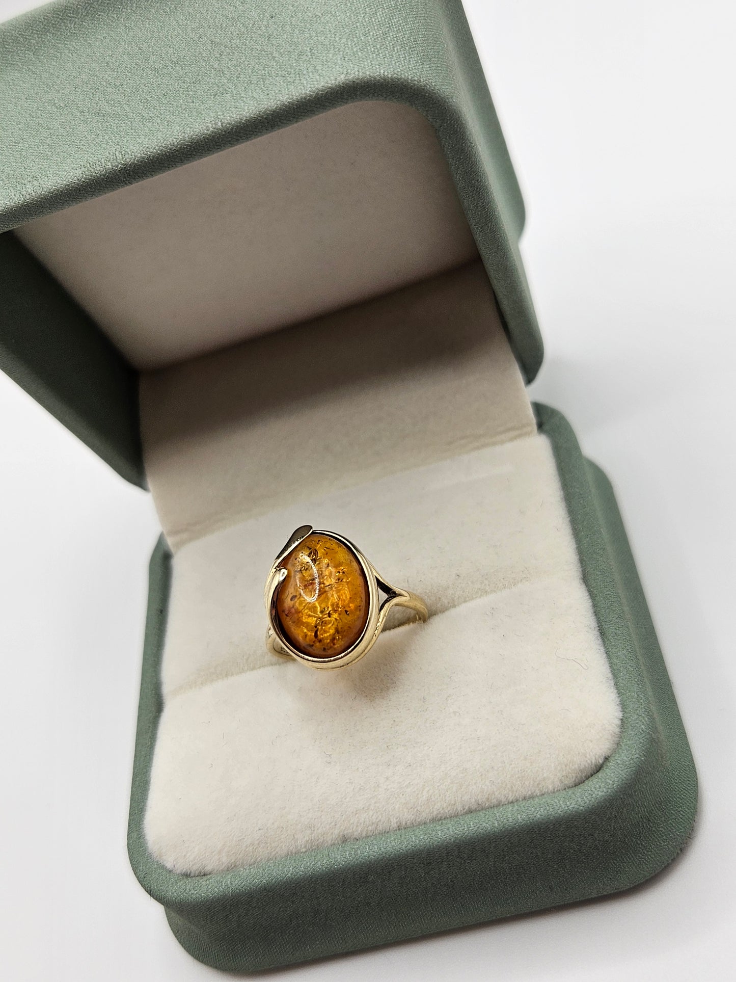 9ct gold amber ring