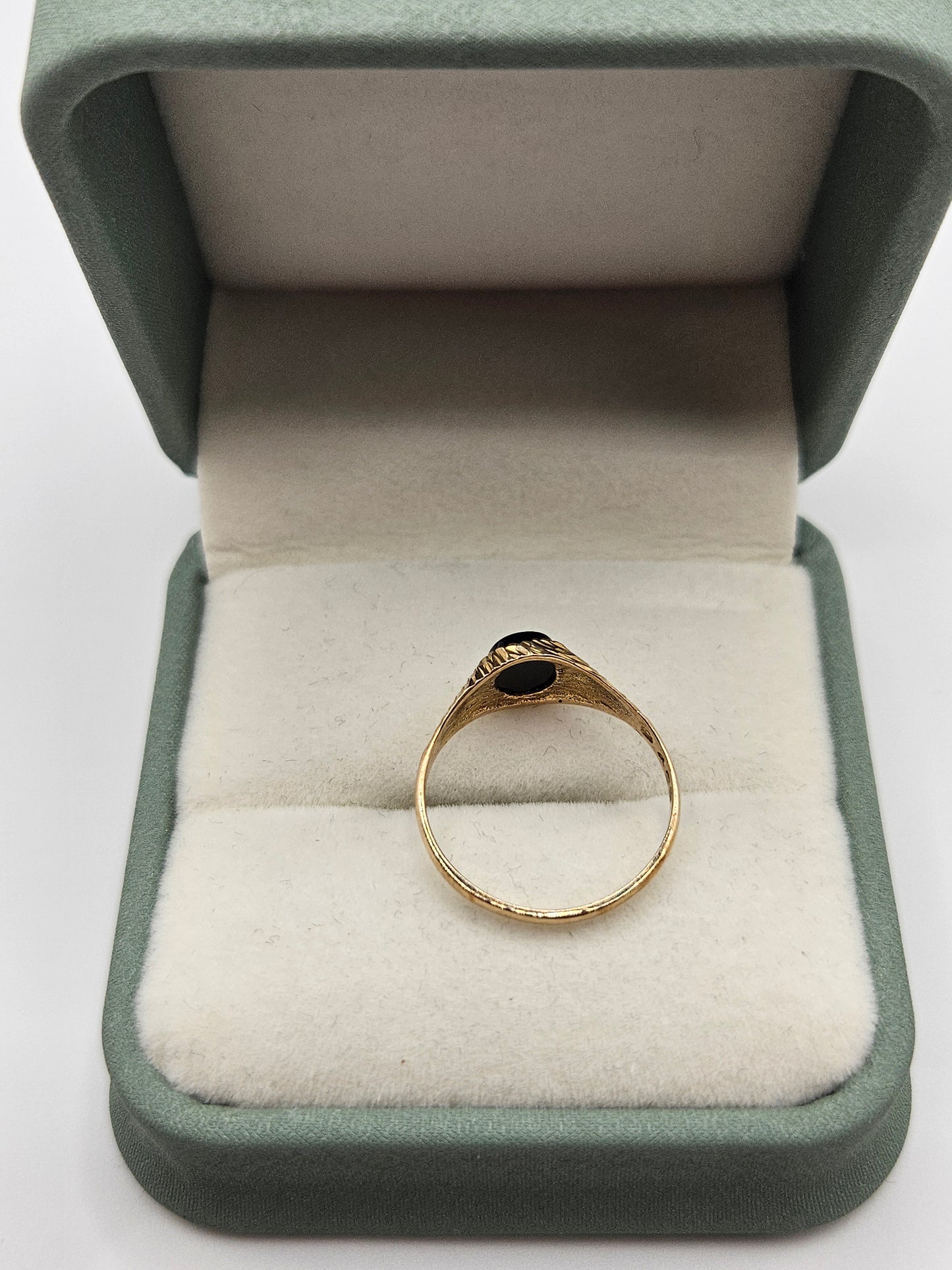 9ct gold onyx ring