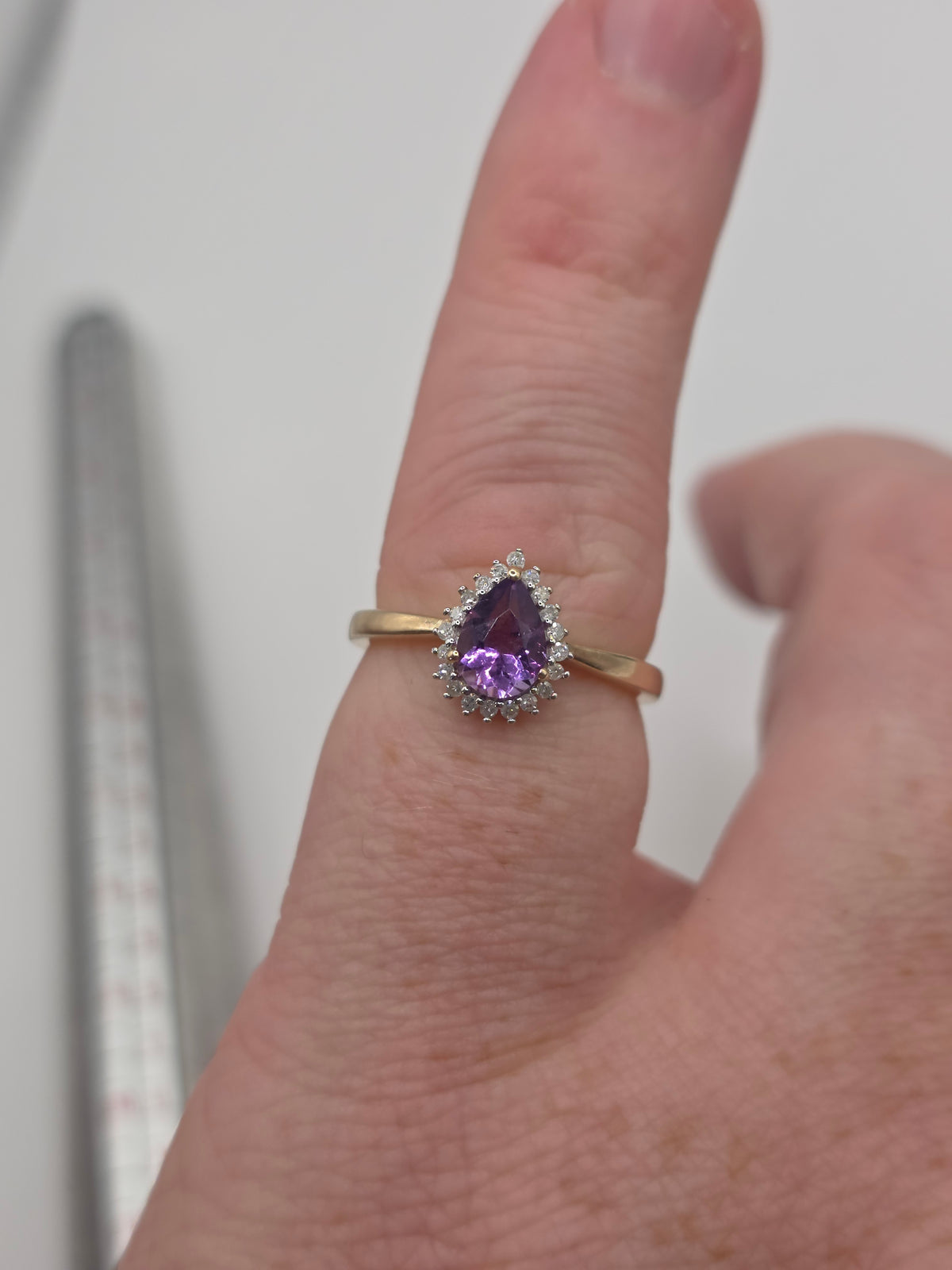 9ct gold amethyst and diamond ring