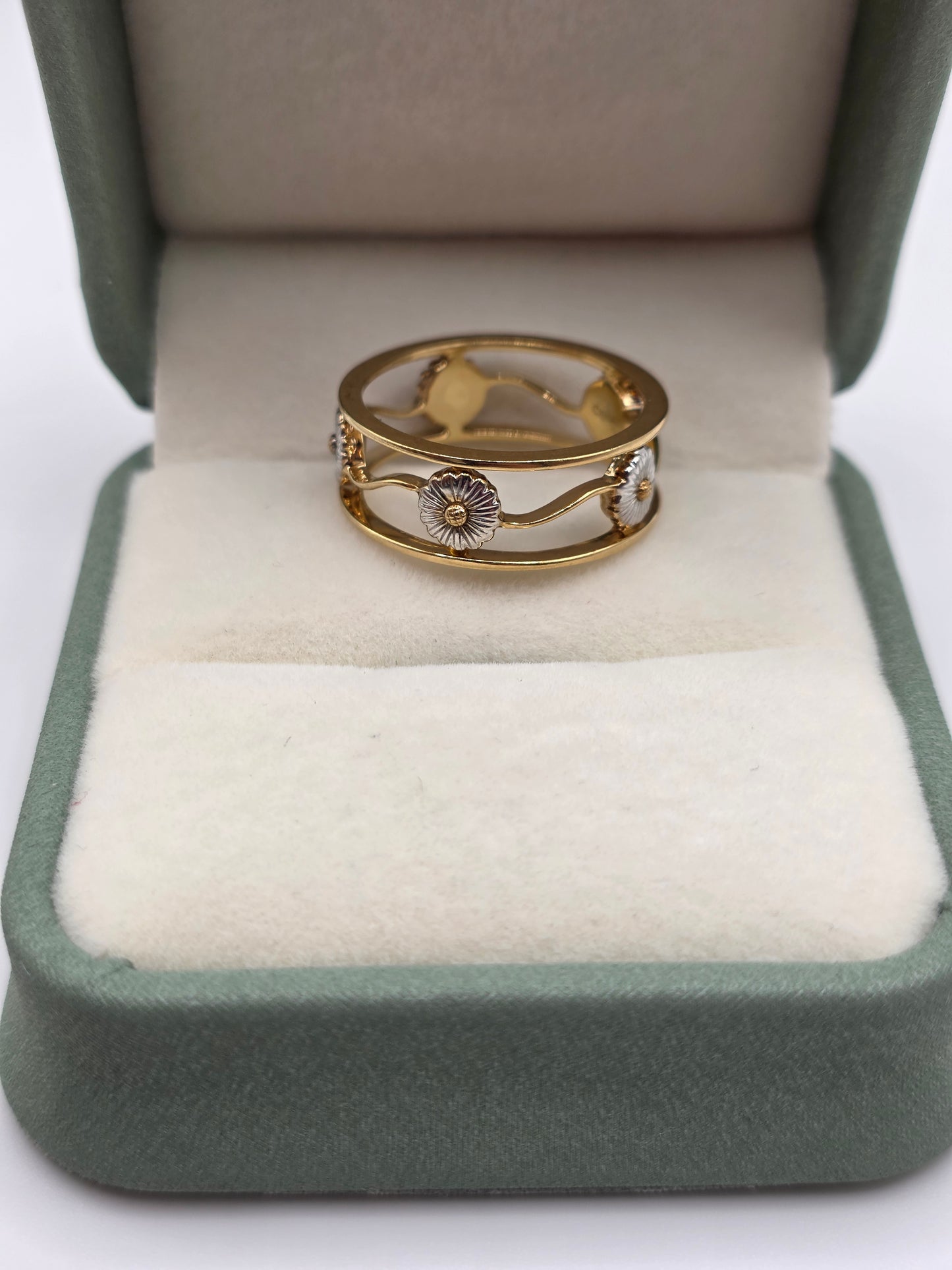 Welsh Clogau 9ct Yellow & White Gold Daisy Ring