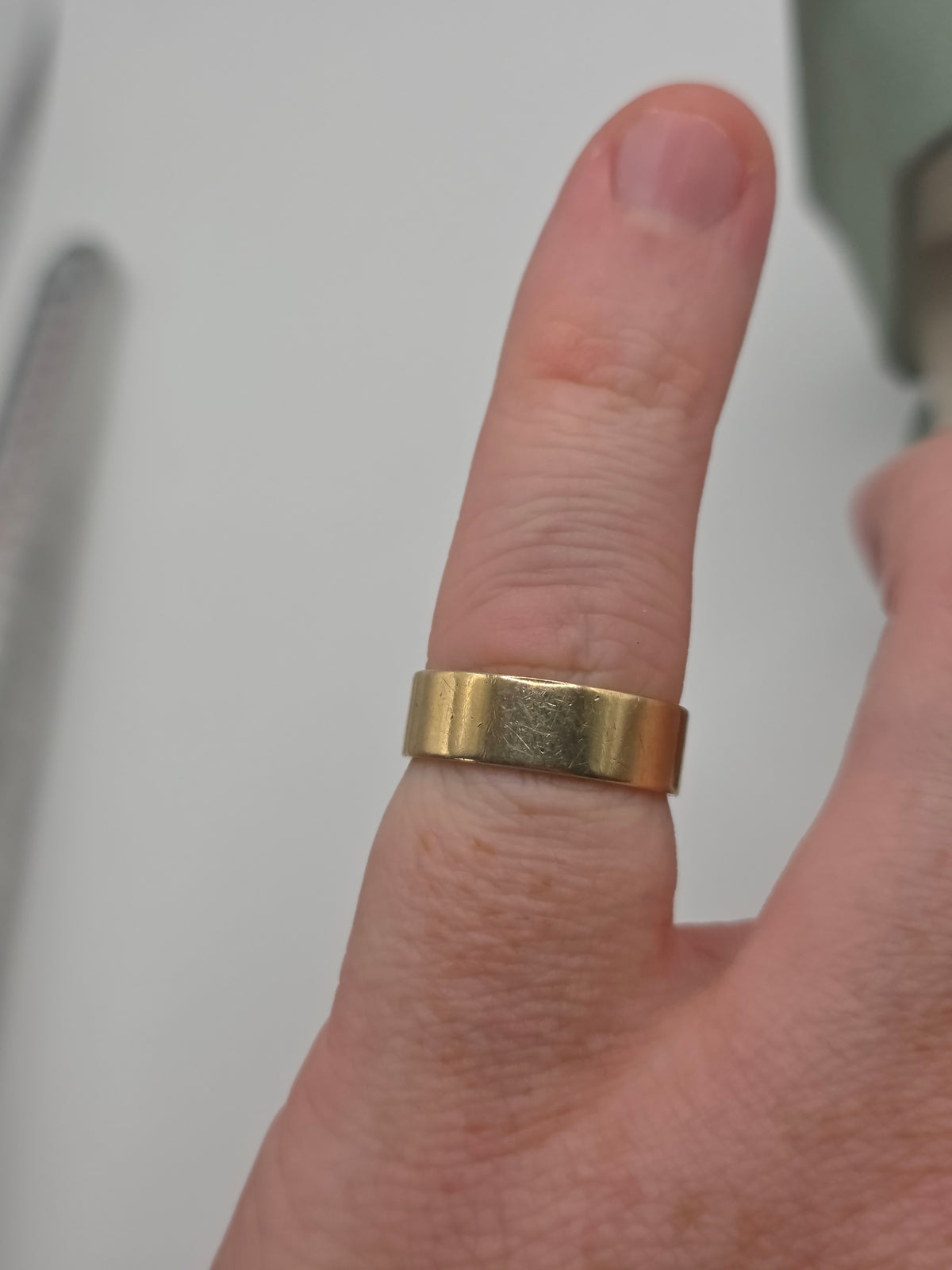 9ct gold band ring