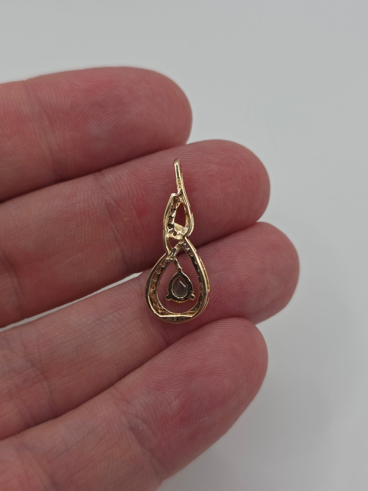 9ct gold emerald and white topaz pendant