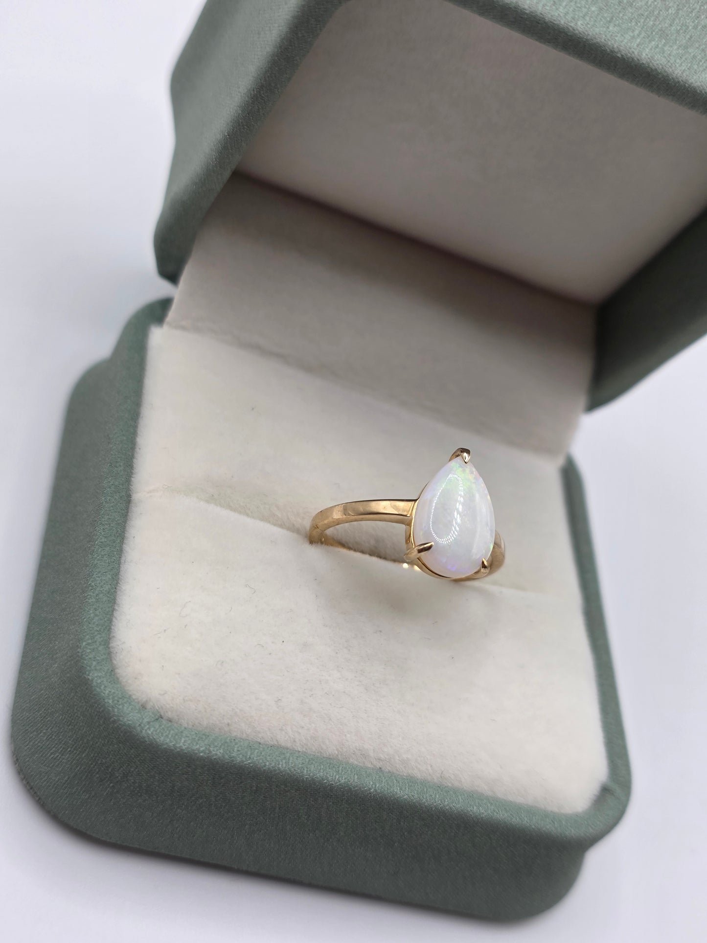 9ct gold opal ring
