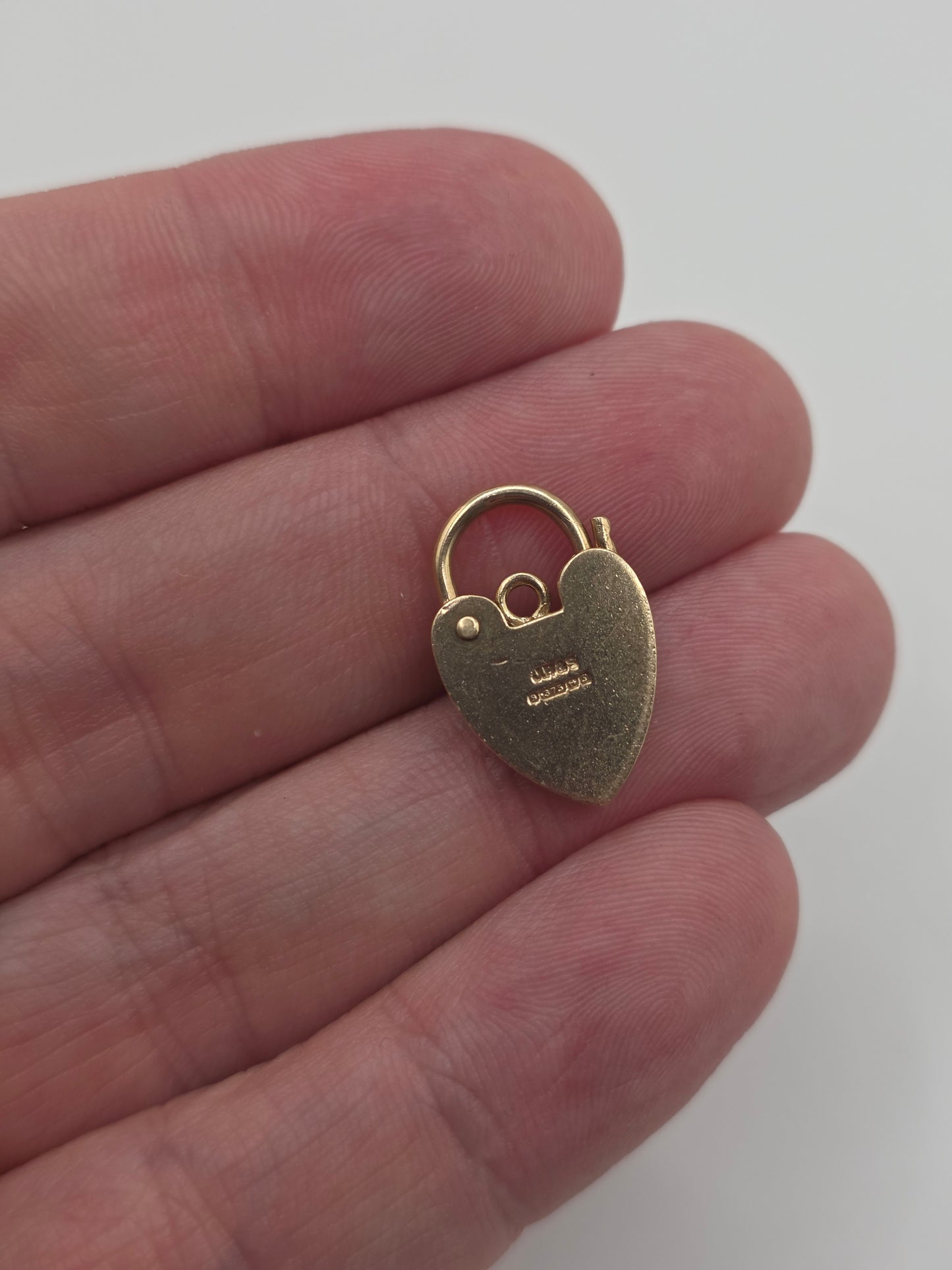 9ct gold padlock 3